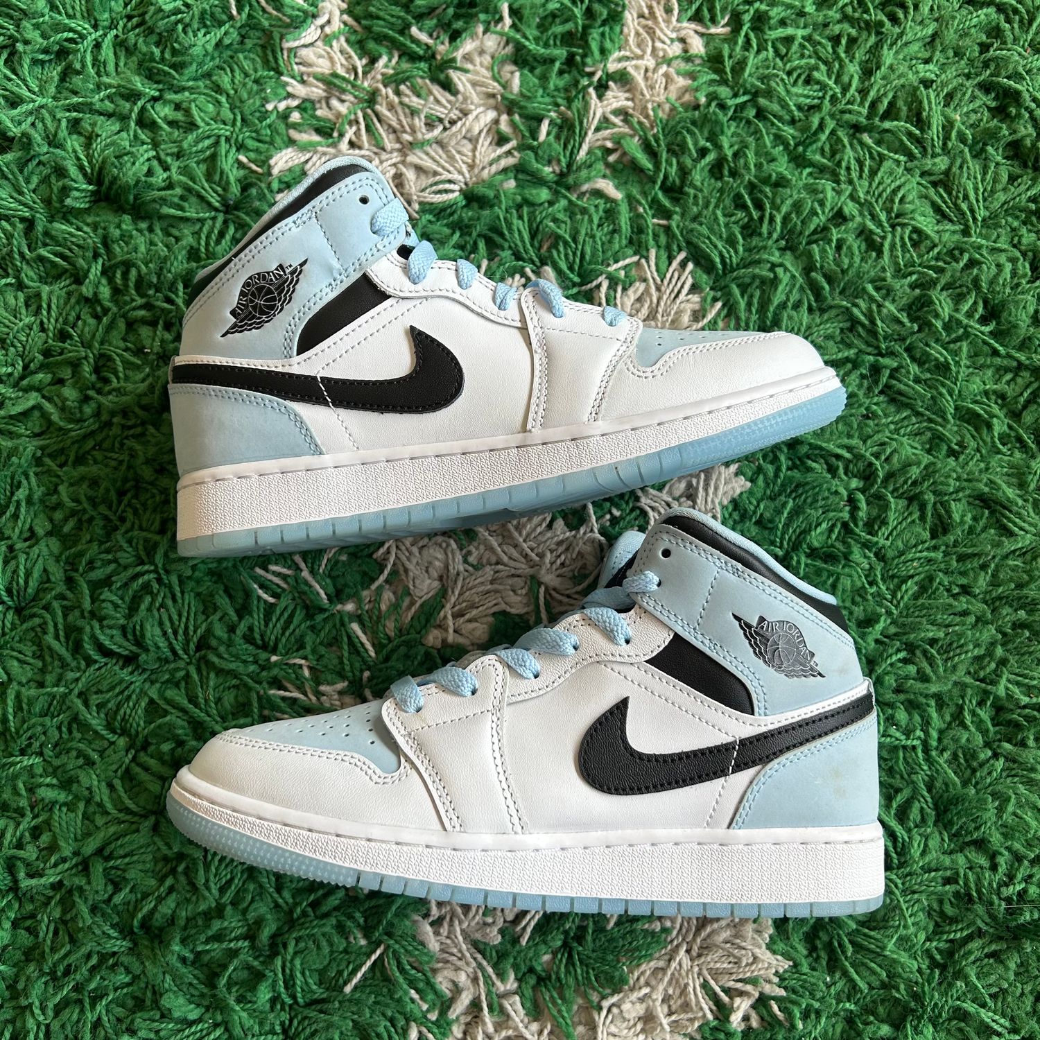 PO NB AIR JORDAN 1 MID ICE BLUE Sx SIZE 4.5Y