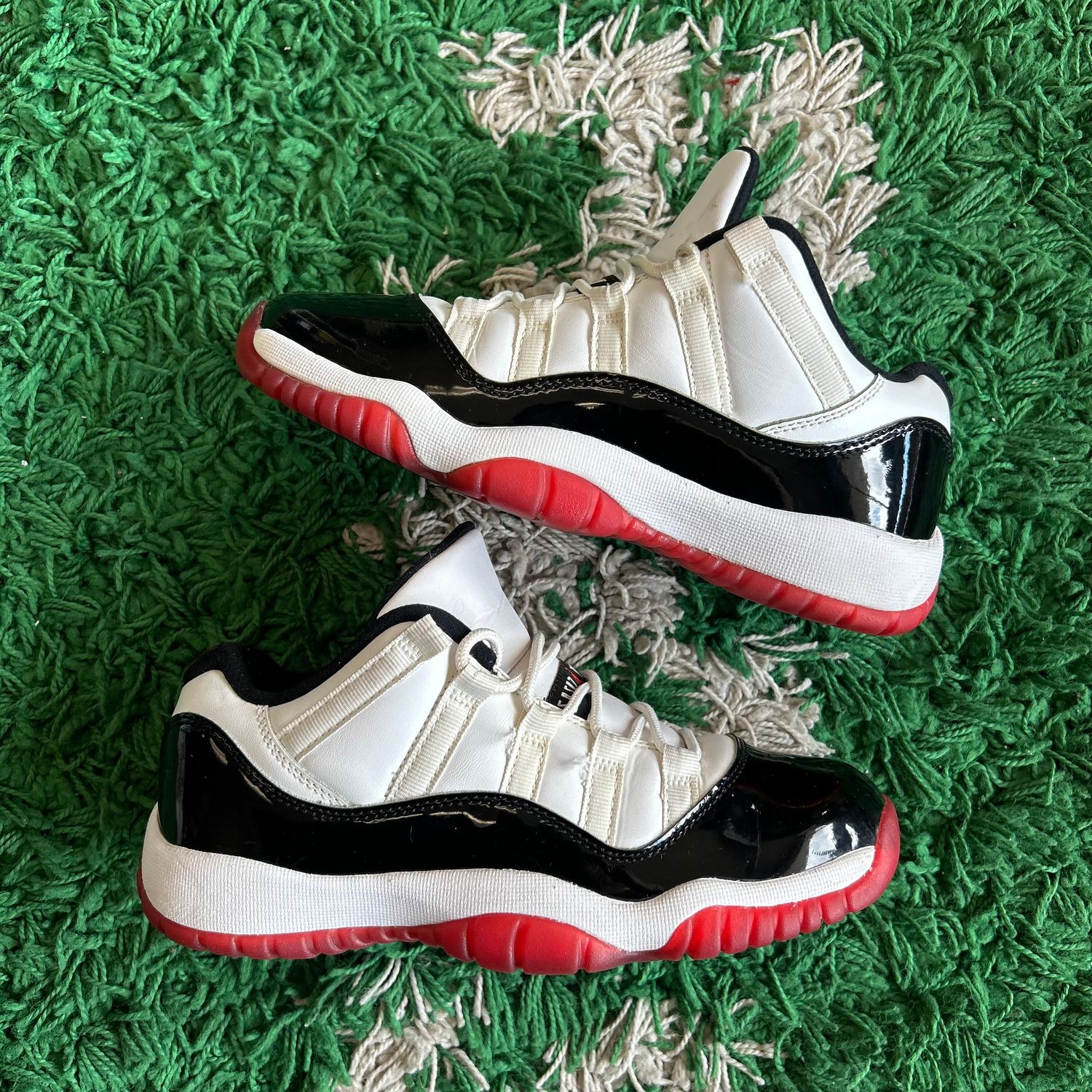 PO NB (NO INSOLES) AIR JORDAN 11 LOW CONCORD BRED Sx SIZE 5Y