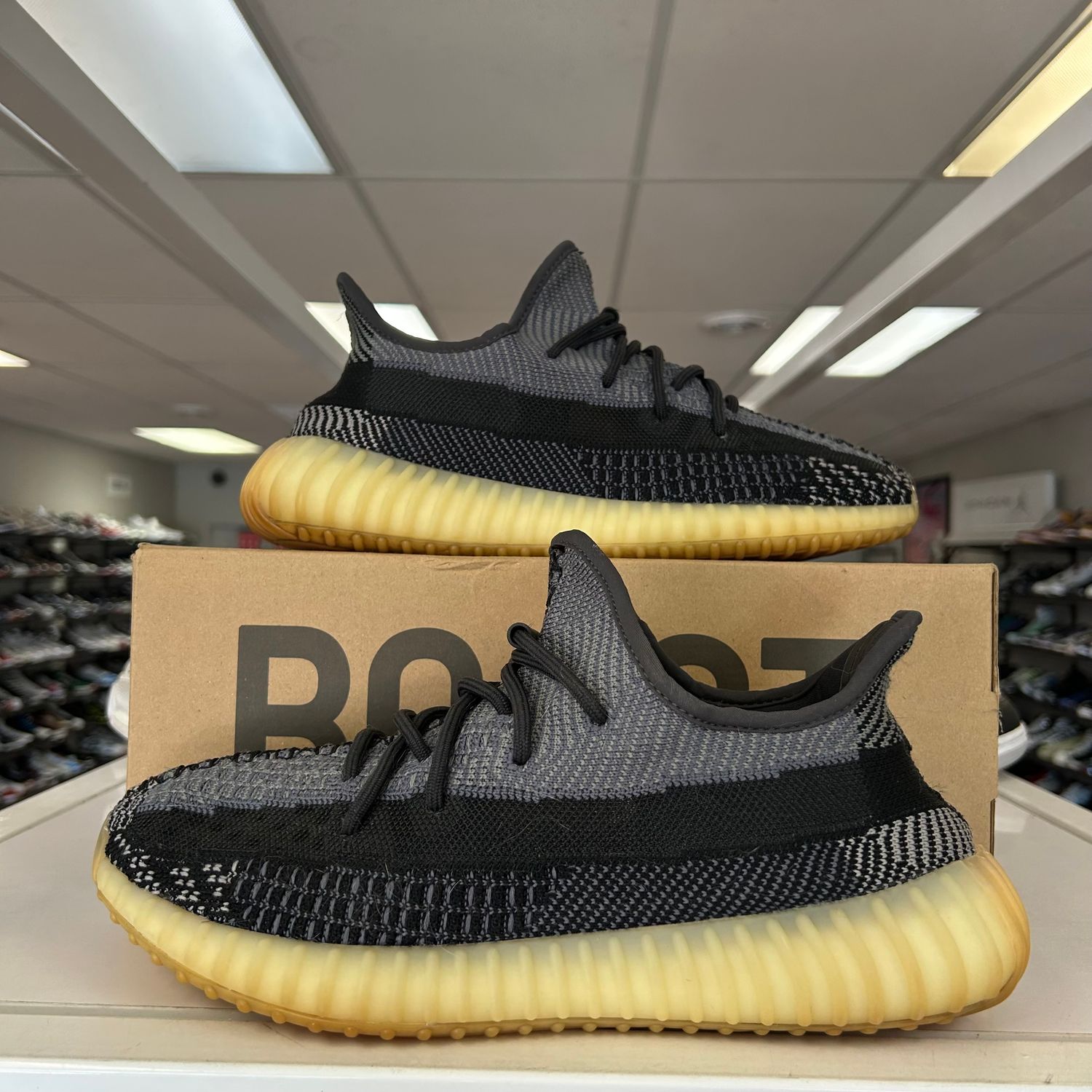 PO ADIDAS YEEZY 350 CARBON (Sx) SIZE 9.5
