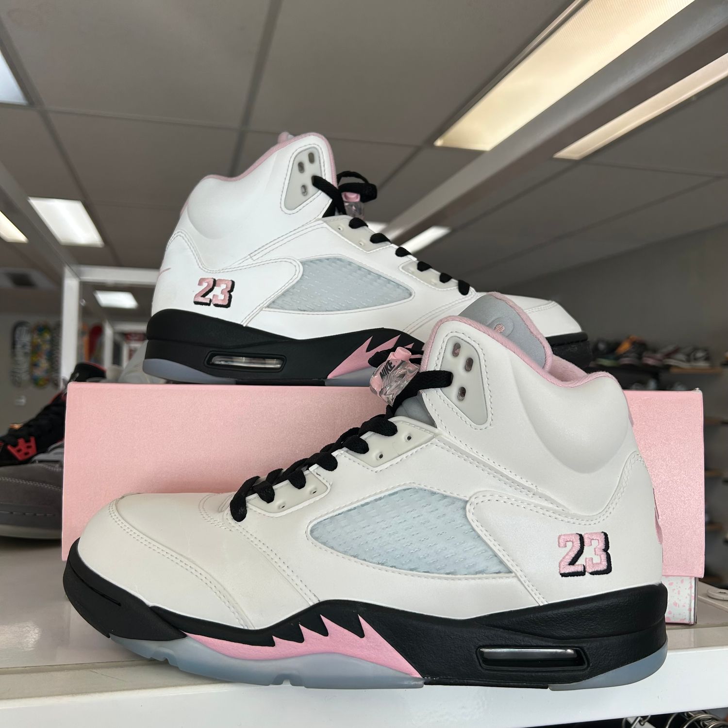 PO AIR JORDAN 5 RETRO MEDIUM SOFT PINK SIZE 10.5