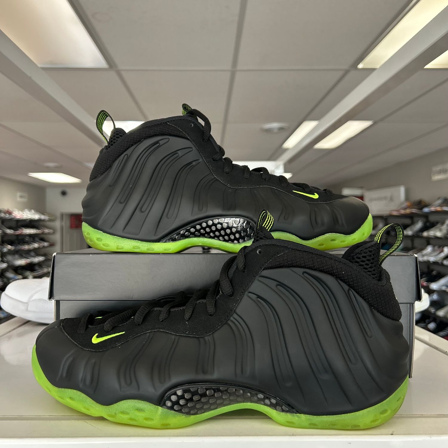 PO2 NIKE AIR FOAMPOSITE ONE BLACK VOLT (Sx) SIZE 10