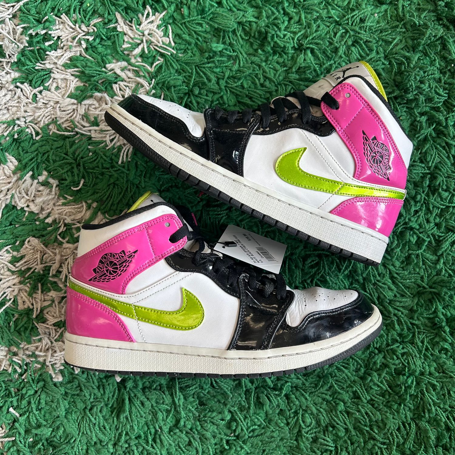 PO NB AIR JORDAN 1 MID WHITE BLACK CYBER PINK (Sx) SIZE 9.5