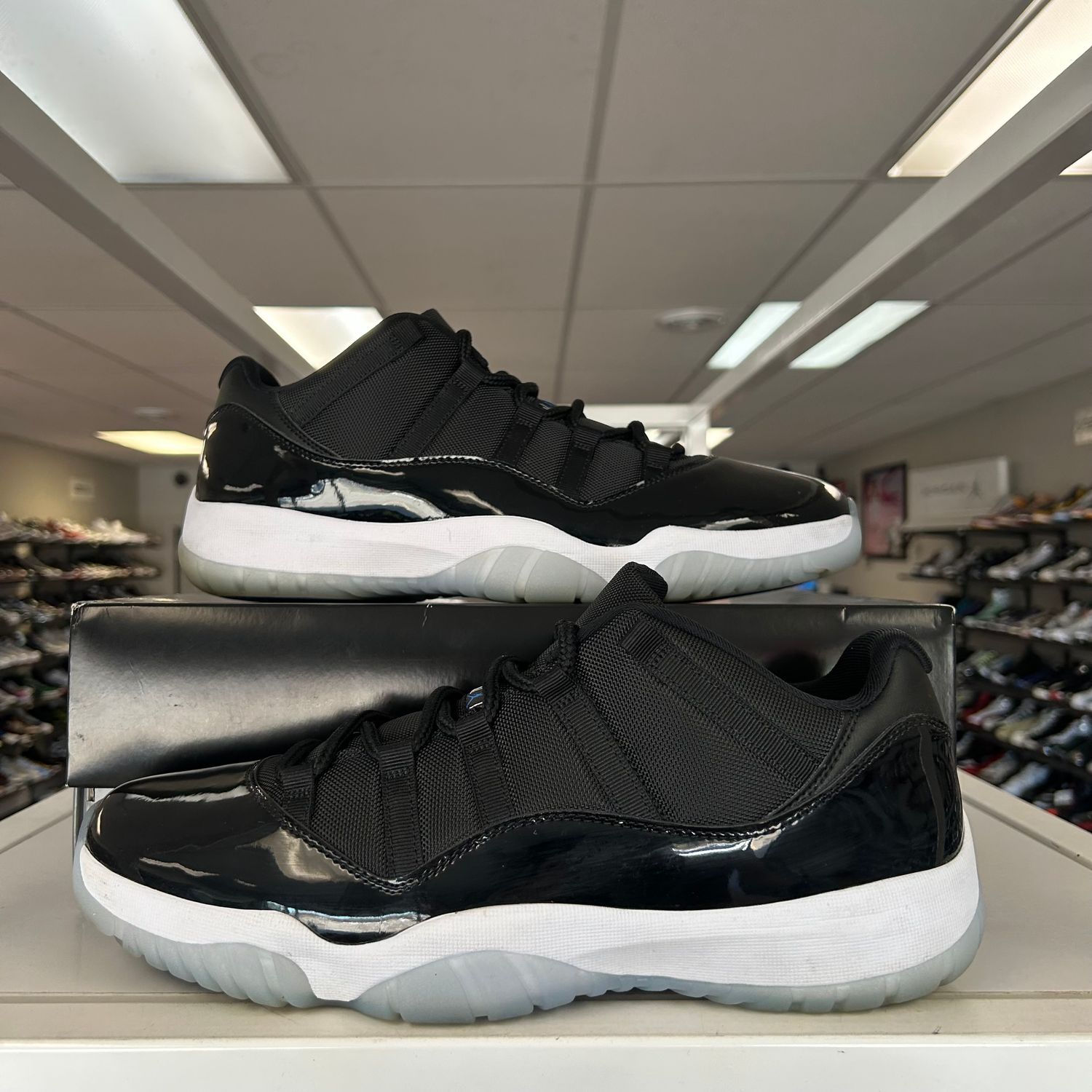 PO AIR JORDAN 11 RETRO LOW SPACE JAM (Sx) SIZE 14