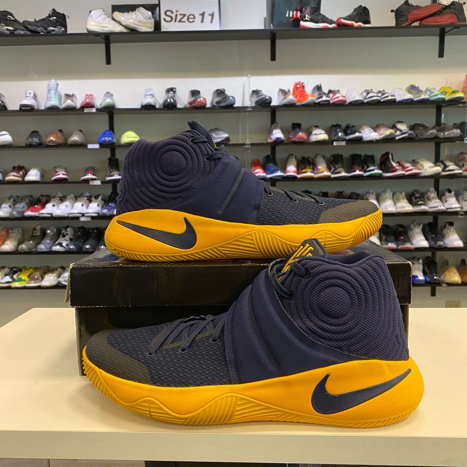 PO NIKE KYRIE 2 CAVS (NO INSOLES) SIZE 10.5