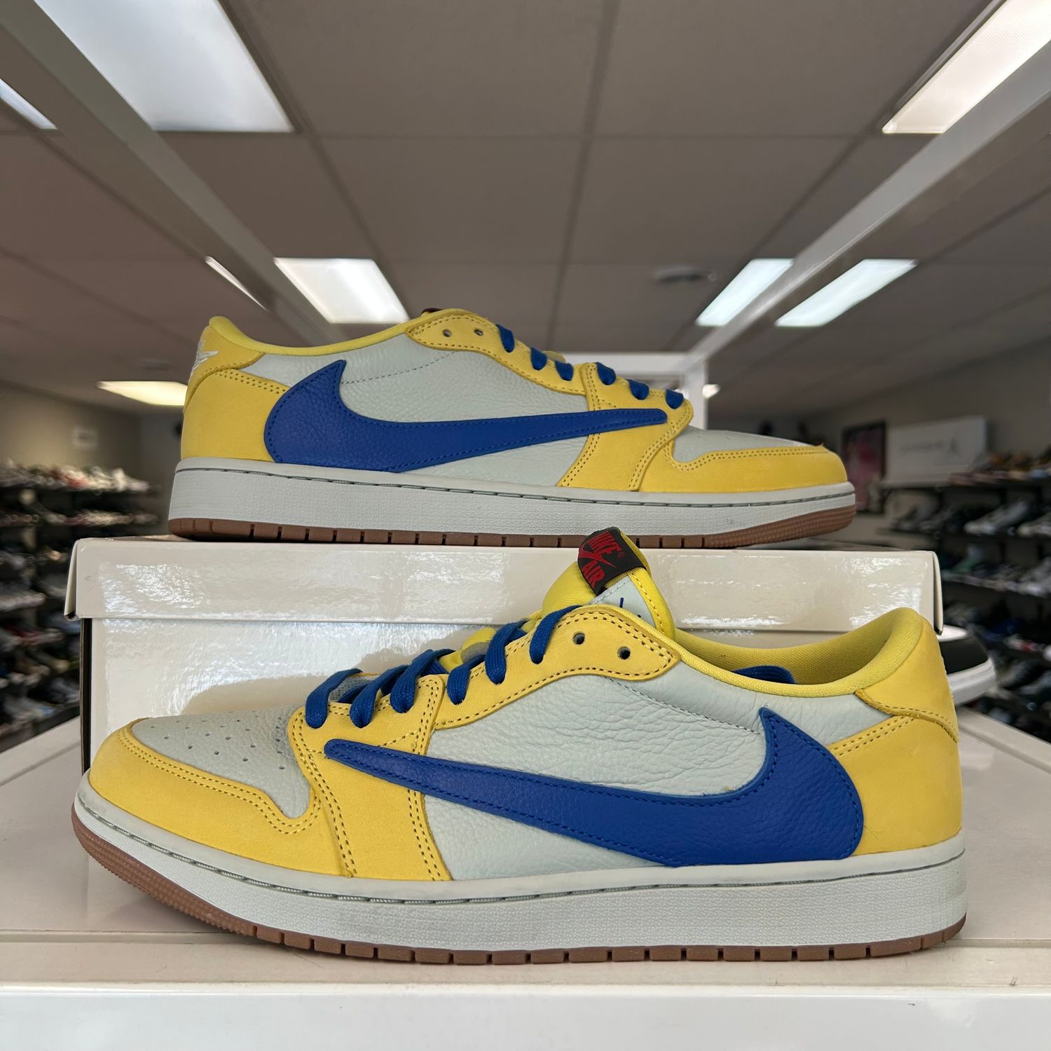PO2 AIR JORDAN 1 LOW TRAVIS SCOTT CANARY SIZE 13.5W
