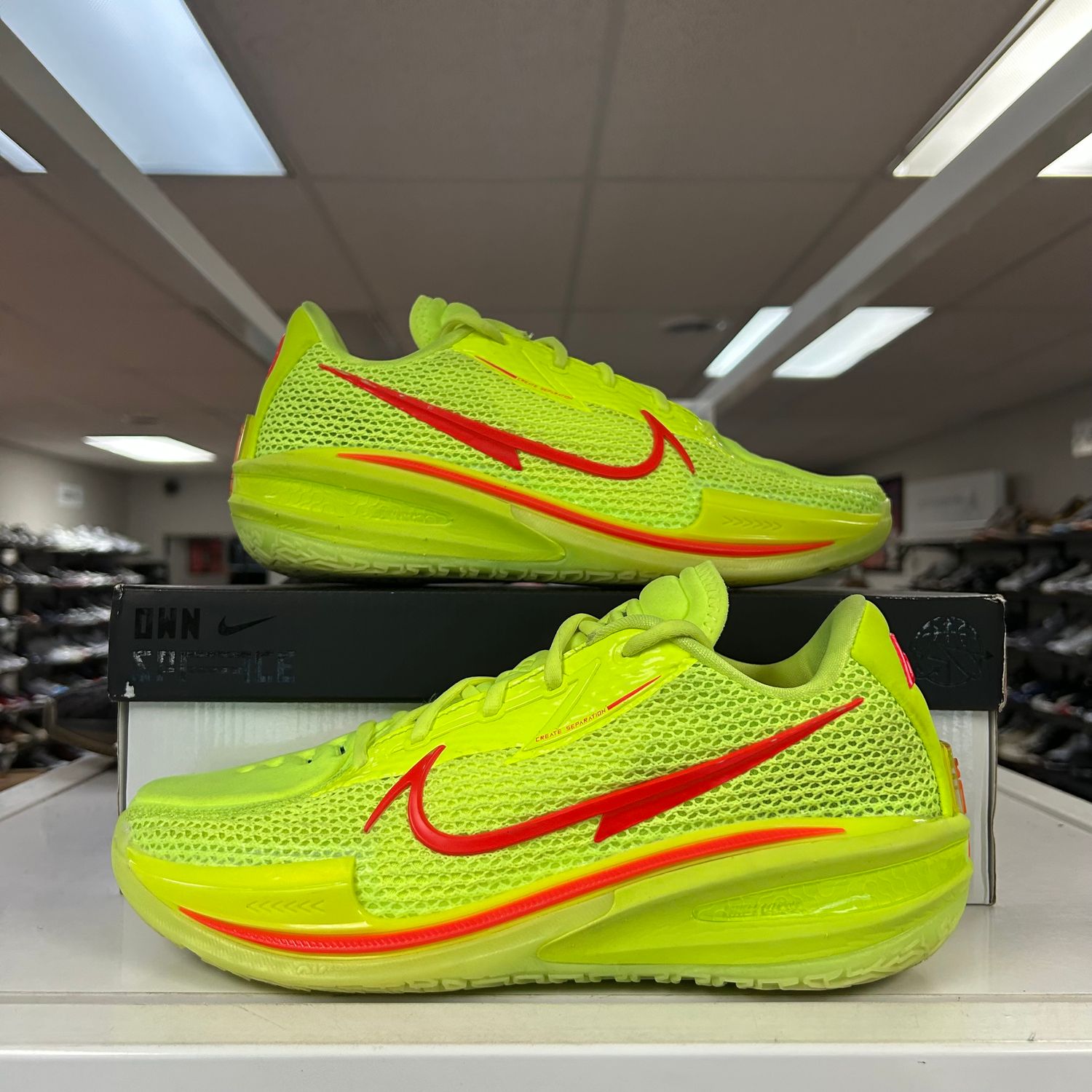 PO RB NIKE AIR ZOOM GT CUT EYBL VOLT SX  SIZE 8.5