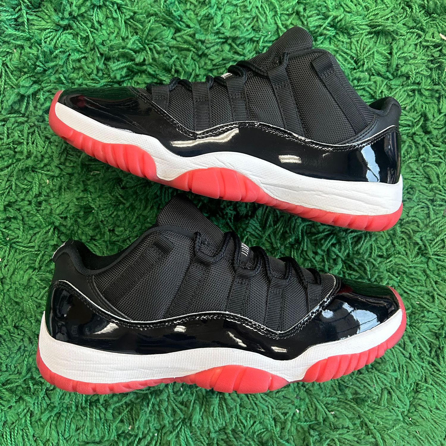 PO NB AIR JORDAN 11 RETRO LOW BRED (2025) SIZE 9.5