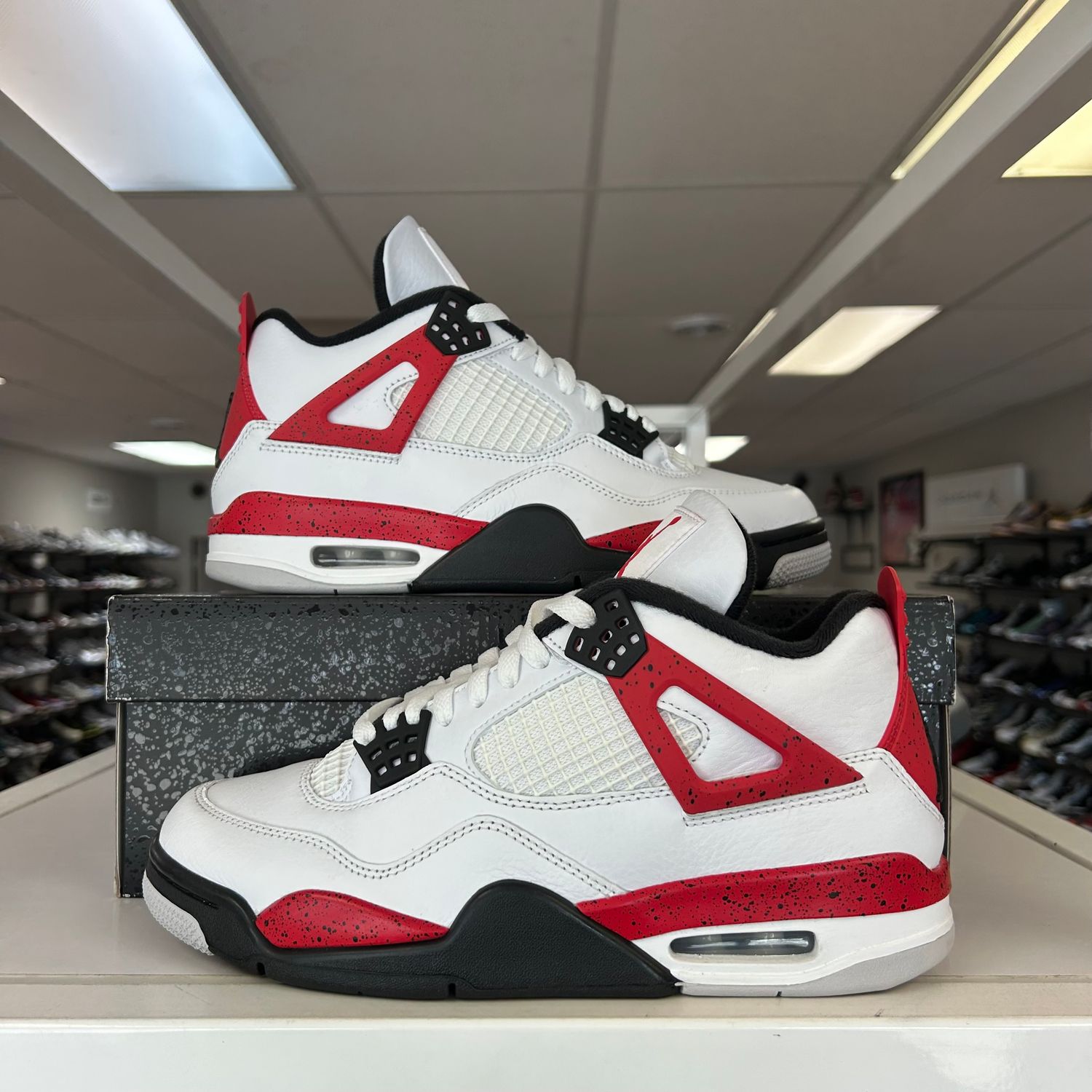 PO3 AIR JORDAN 4 RETRO RED CEMENT SX SIZE 8.5