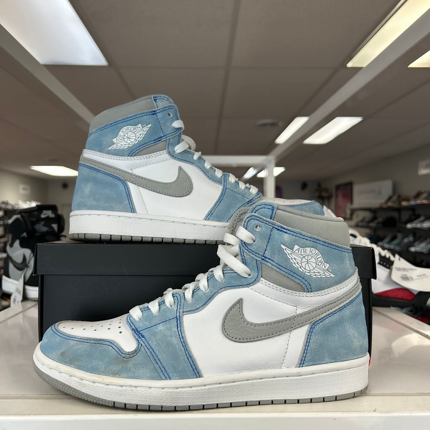PO AIR JORDAN 1 HYPER ROYAL (2021) (SX) SIZE 8.5