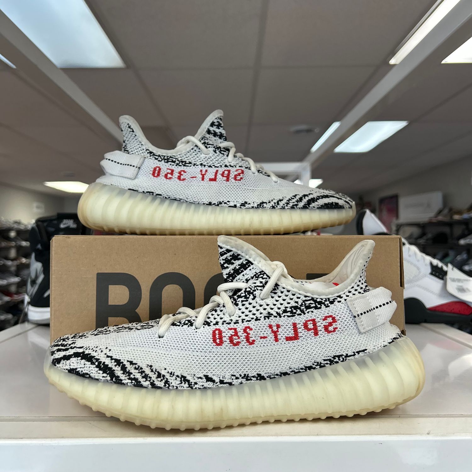 PO2 ADIDAS YEEZY BOOST 350 V2 ZEBRA (SX) SIZE 6