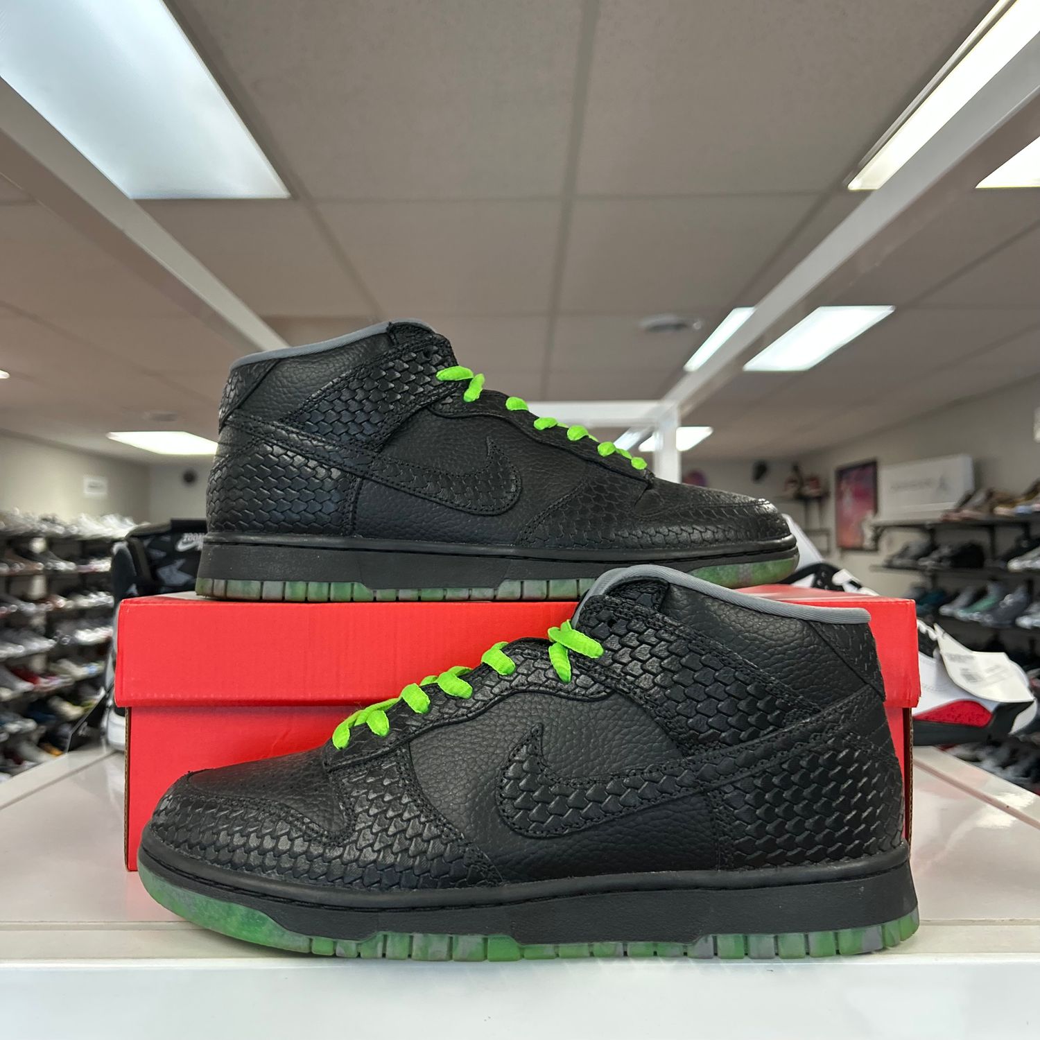 PO NIKE DUNK MID HALLOWEEN HEADLESS HORSEMAN (SX) SIZE 9