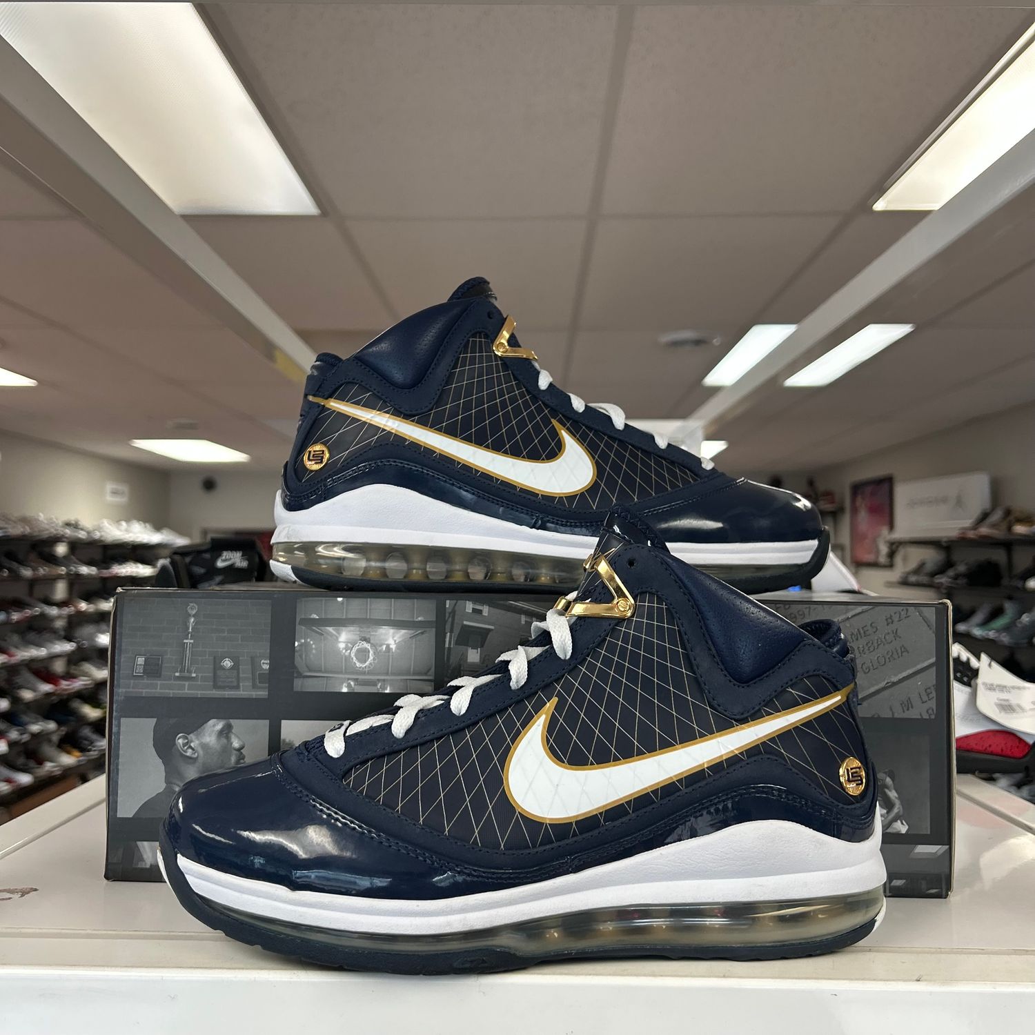PO NIKE LEBRON 7 UNIVERSITY OF AKRON (SX) SIZE 9