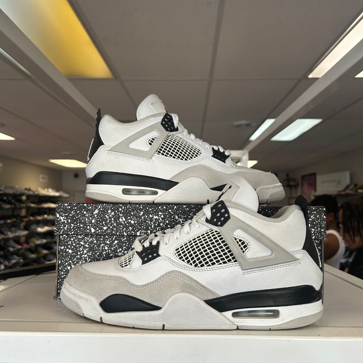 PO2 AIR JORDAN 4 MILITARY BLACK SIZE SX 10.5