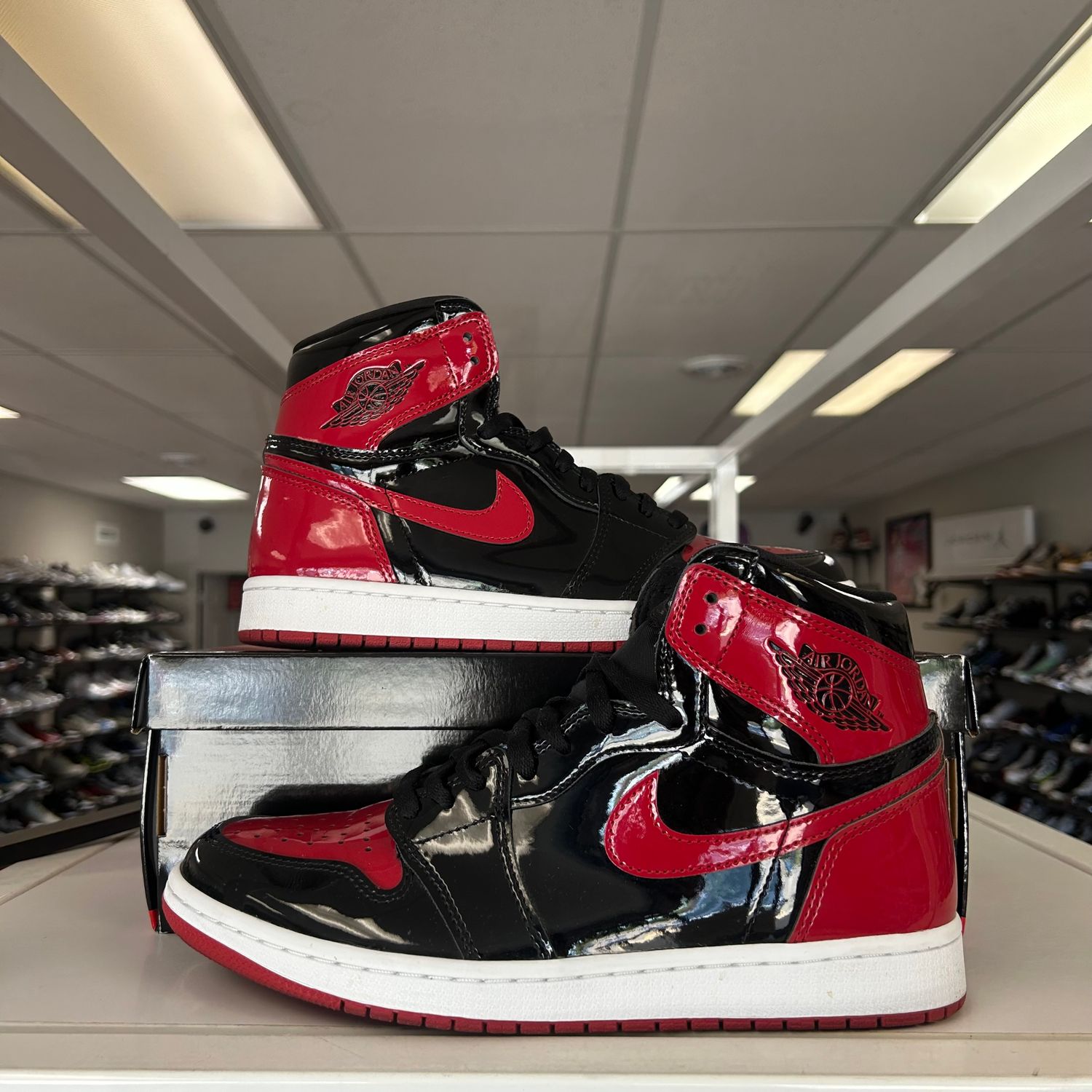 PO3 AIR JORDAN 1 RETRO PATENT BRED SX SIZE 10