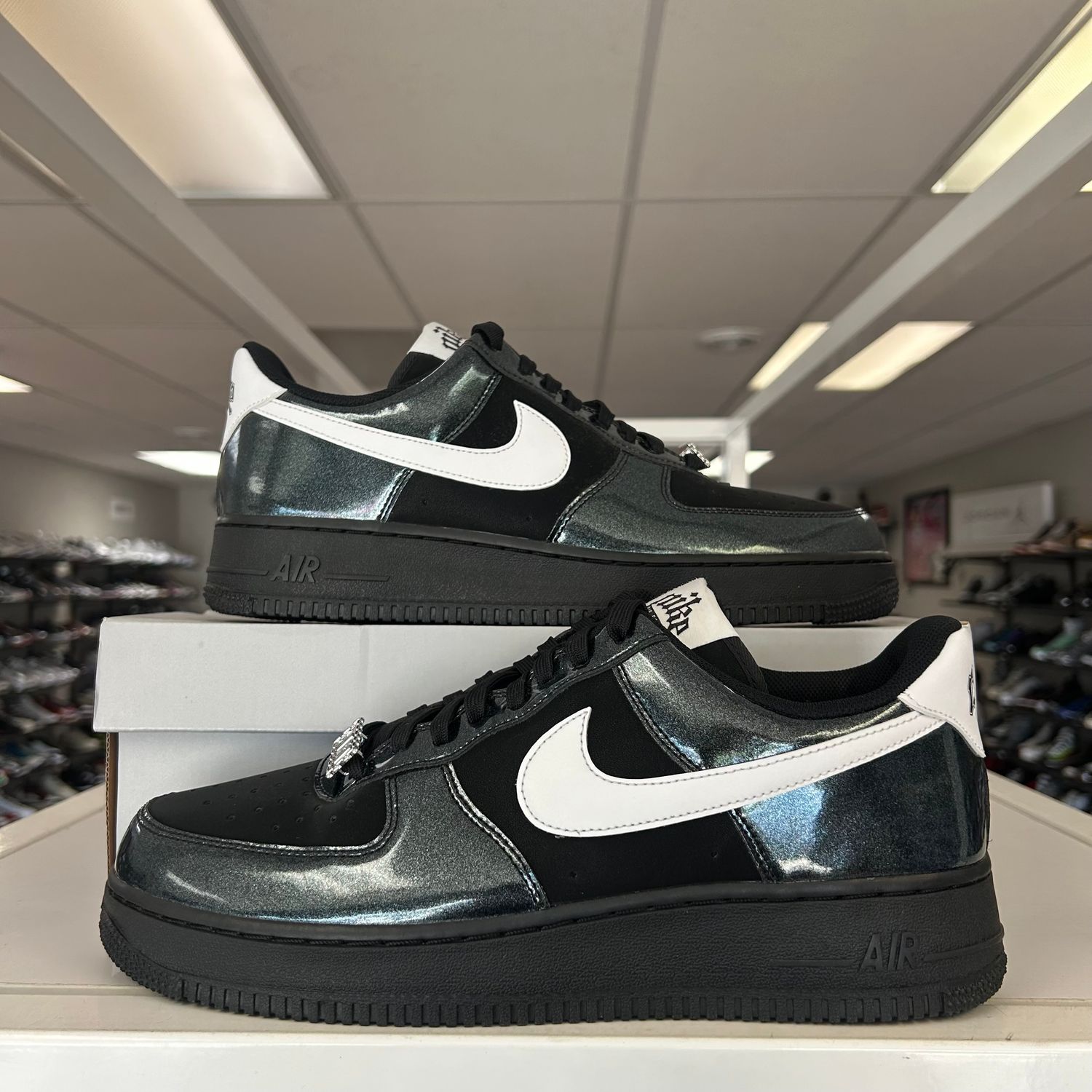 PO NIKE AIR FORCE 1 LOW '07 LV8 GLAM ROCK BLACK WHITE (SX) SIZE 10.5