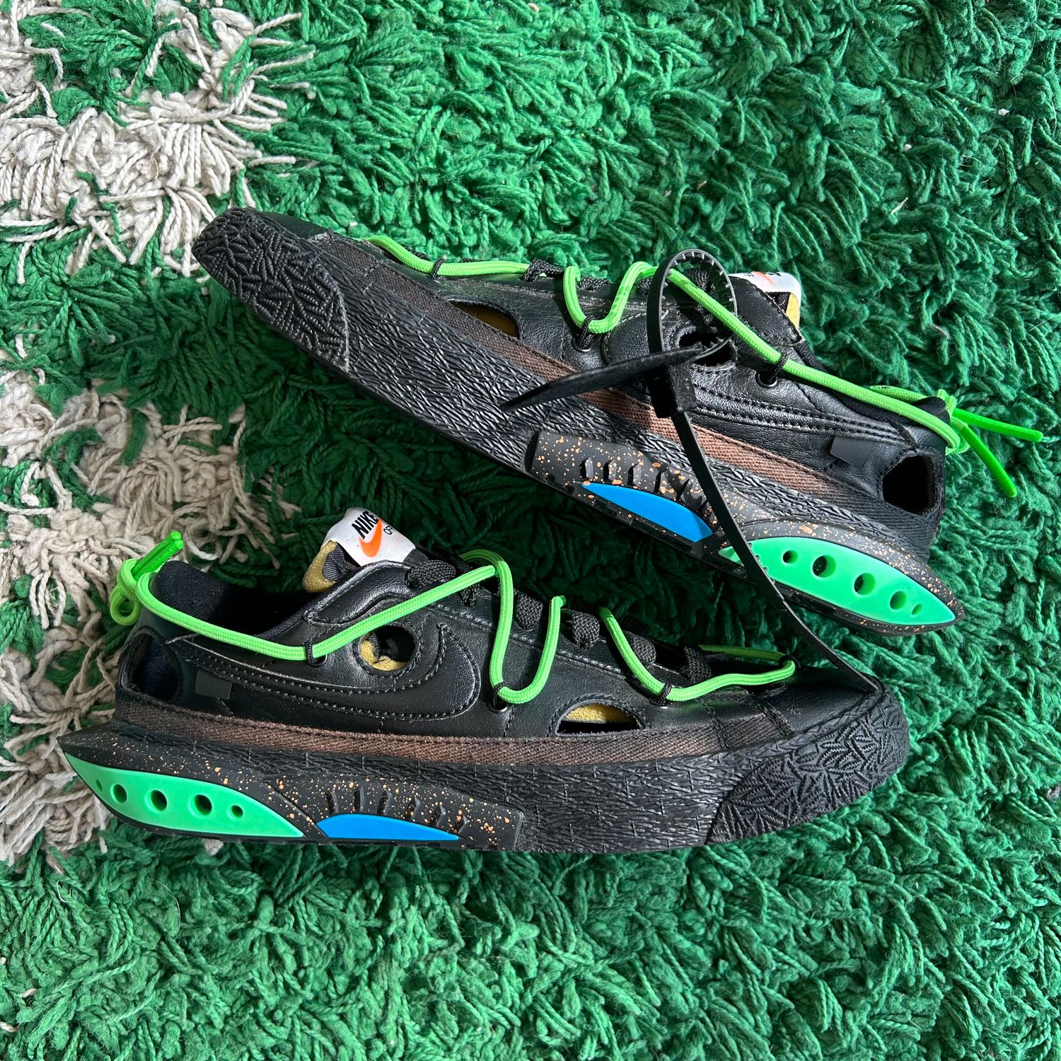 PO NB NIKE BLAZER LOW OFF-WHITE BLACK ELECTRO GREEN (SX) SIZE 6.5
