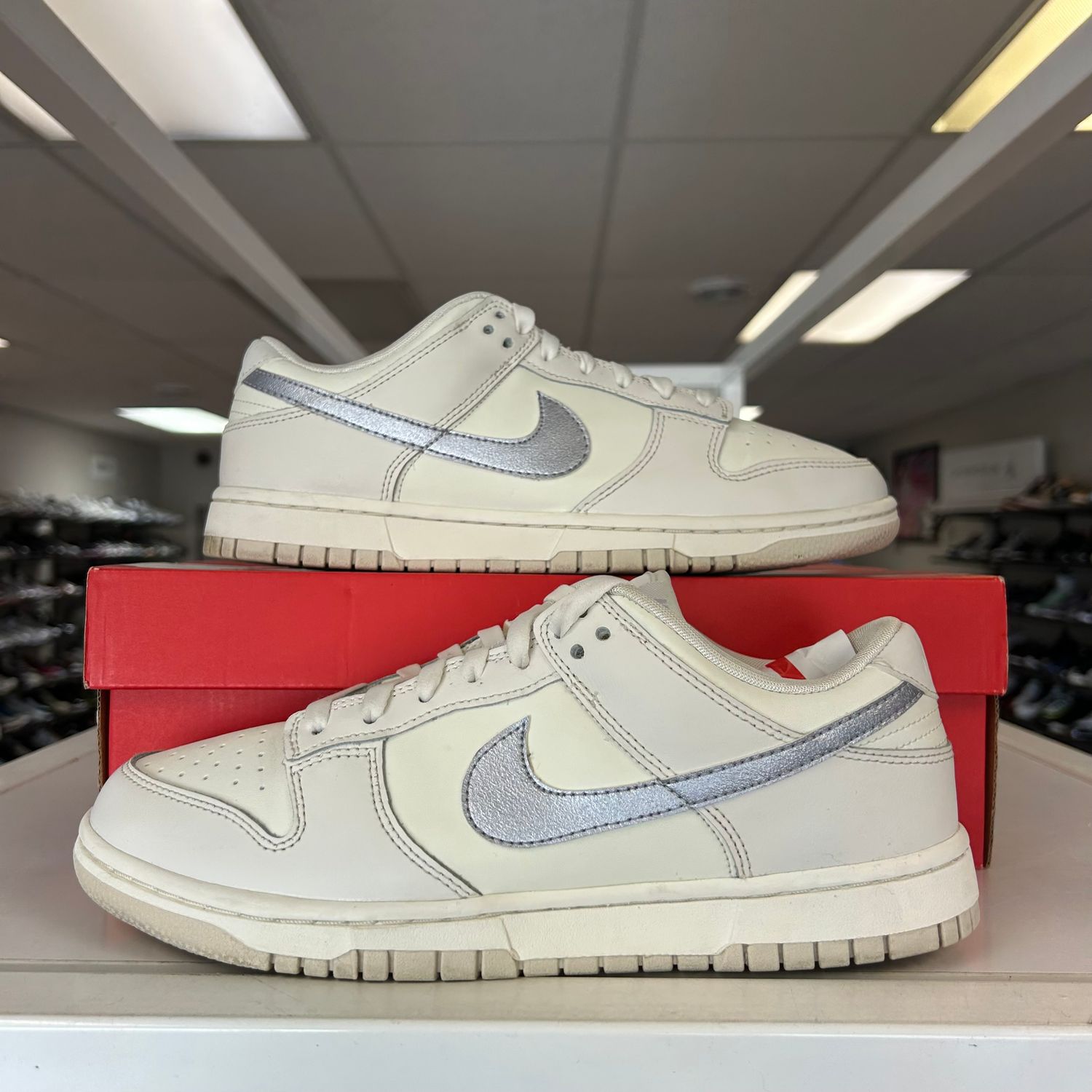 PO NIKE DUNK LOW ESSENTIAL SAIL OXYGEN PURPLE (W) (SX) SIZE 9.5W/8M