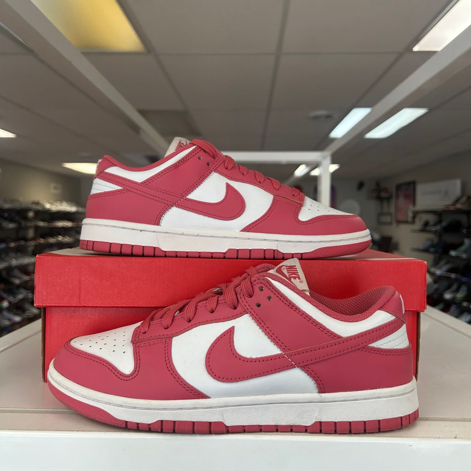 PO NIKE DUNK LOW ARCHEO PINK (W) SIZE (SX) 9W/7.5M