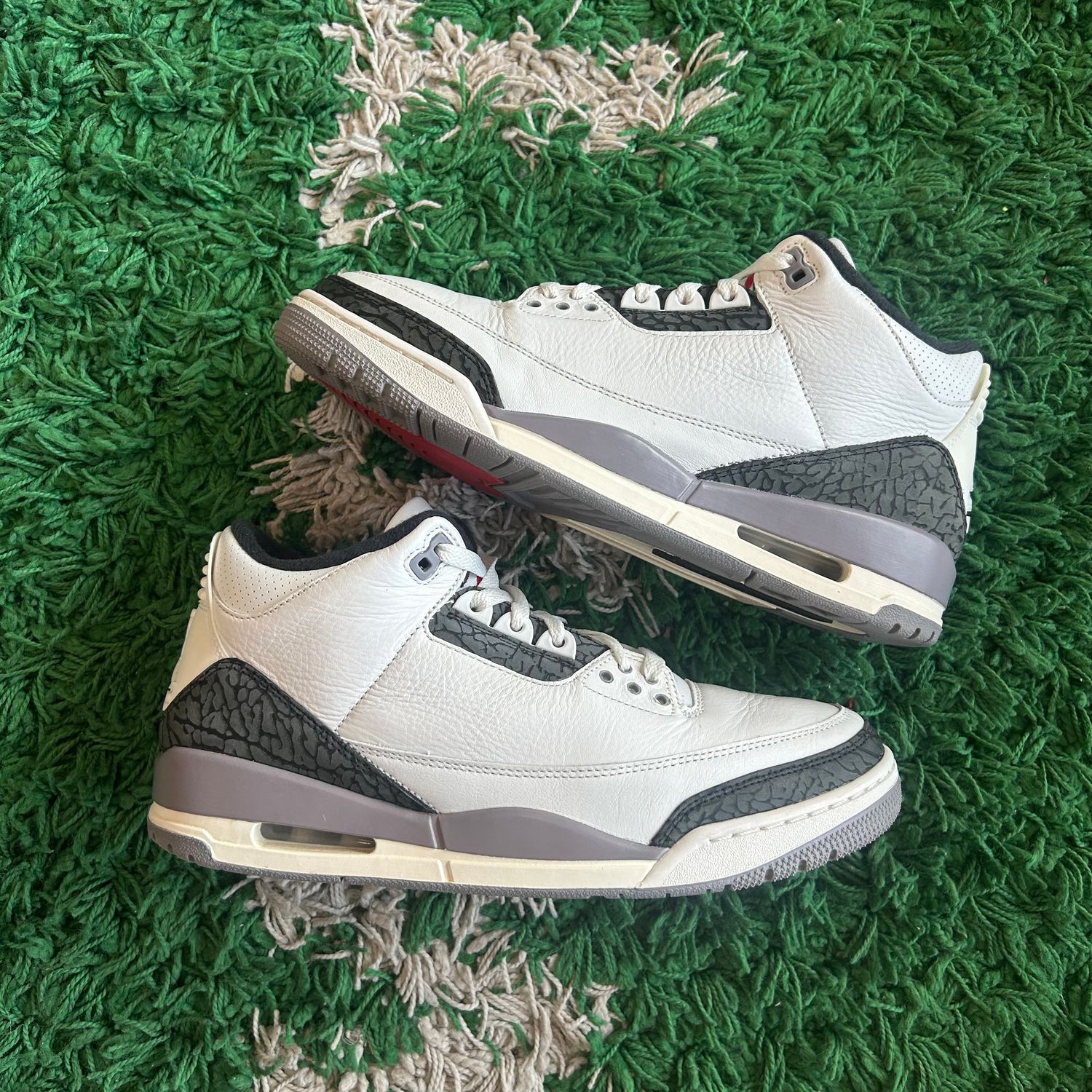 PO NB2 AIR JORDAN 3 RETRO CEMENT GREY (SX) SIZE 10.5