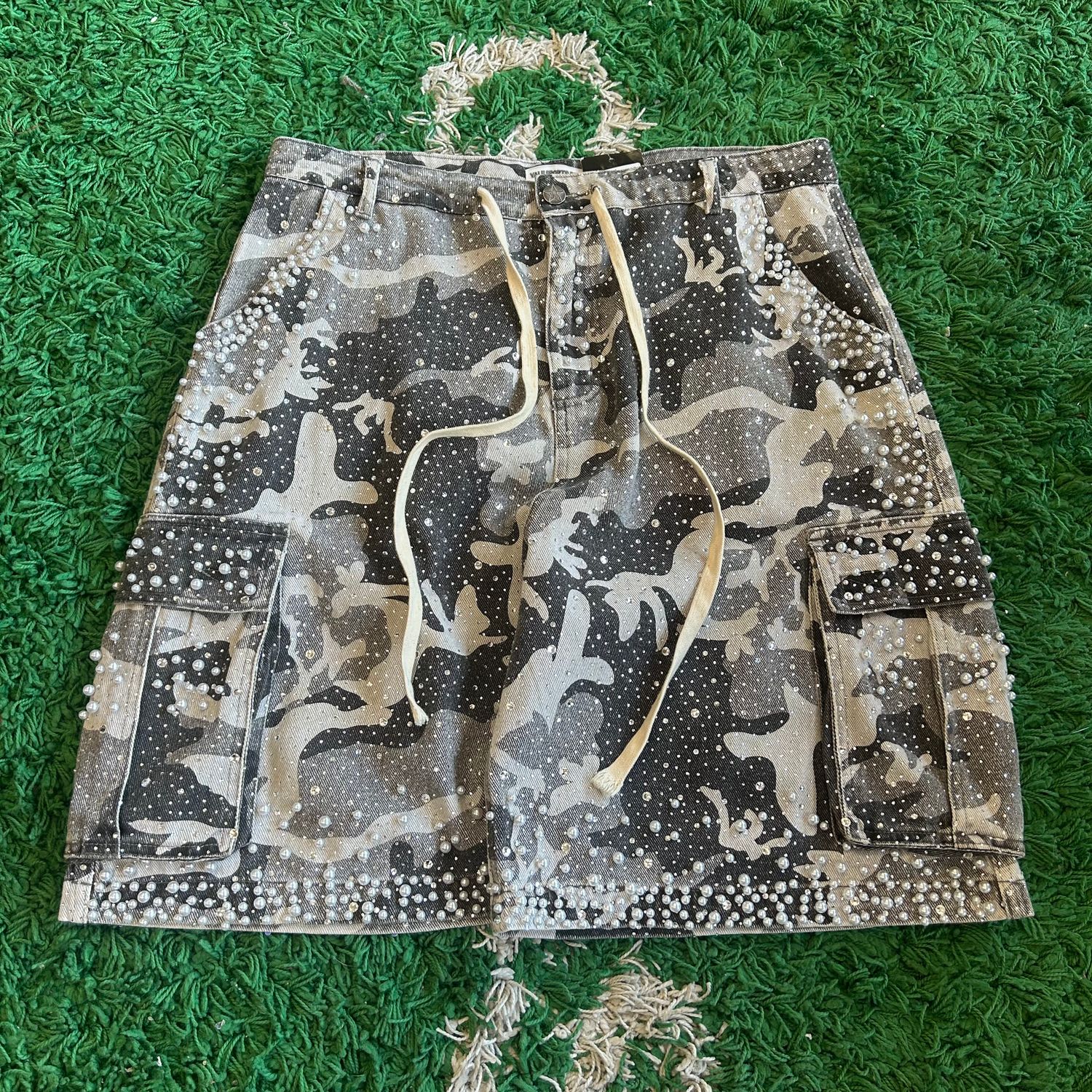 PO VALE FOREVER WINTER SOULJA CAMO JORTS 'WHITE' SIZE 34