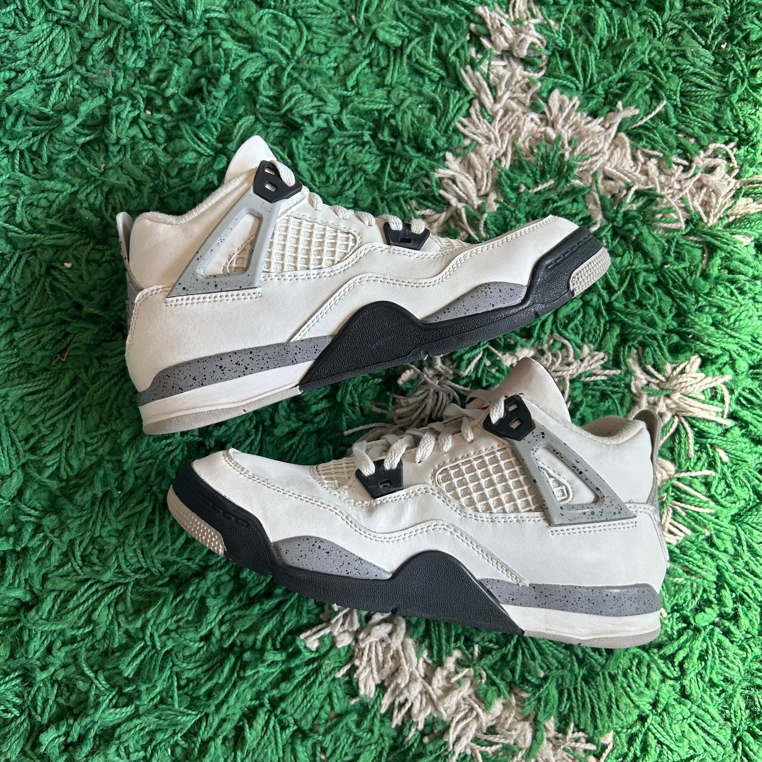 PO NB JORDAN 4 RETRO WHITE CEMENT (SX) SIZE 3Y