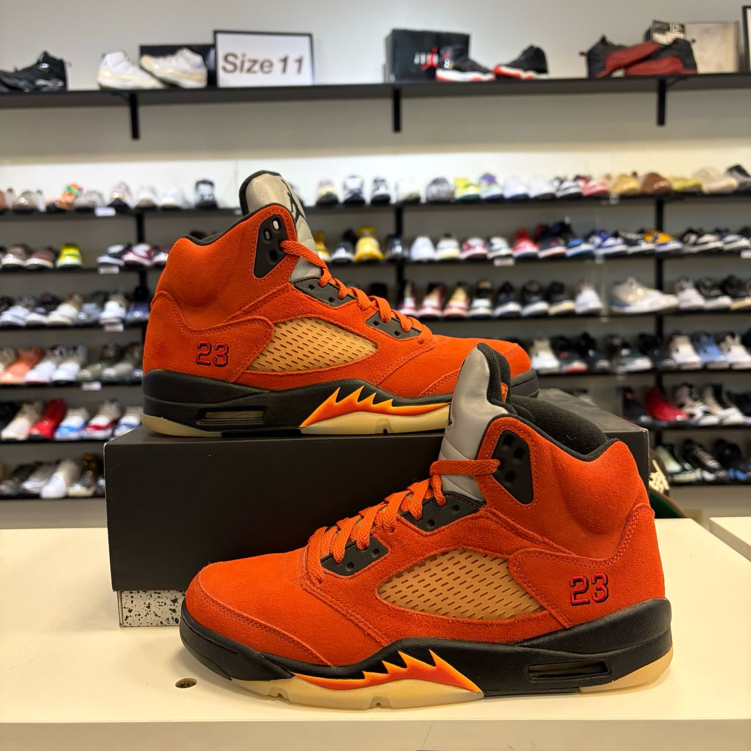 PO JORDAN 5 RETRO DUNK ON MARS SIZE 10.5W / 9 M