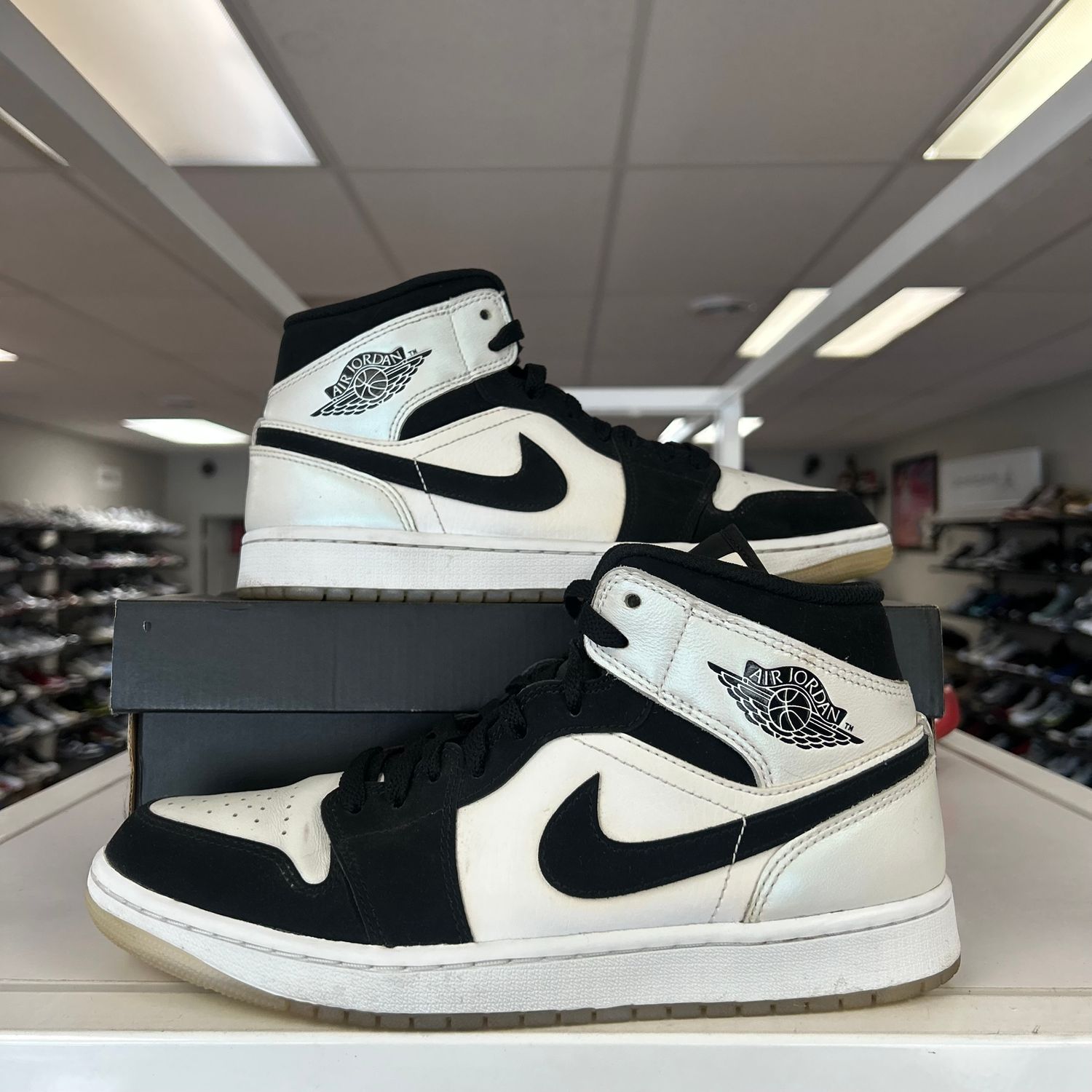PO2 AIR JORDAN 1 MID SE DIAMOND SHORTS (SX) SIZE 9