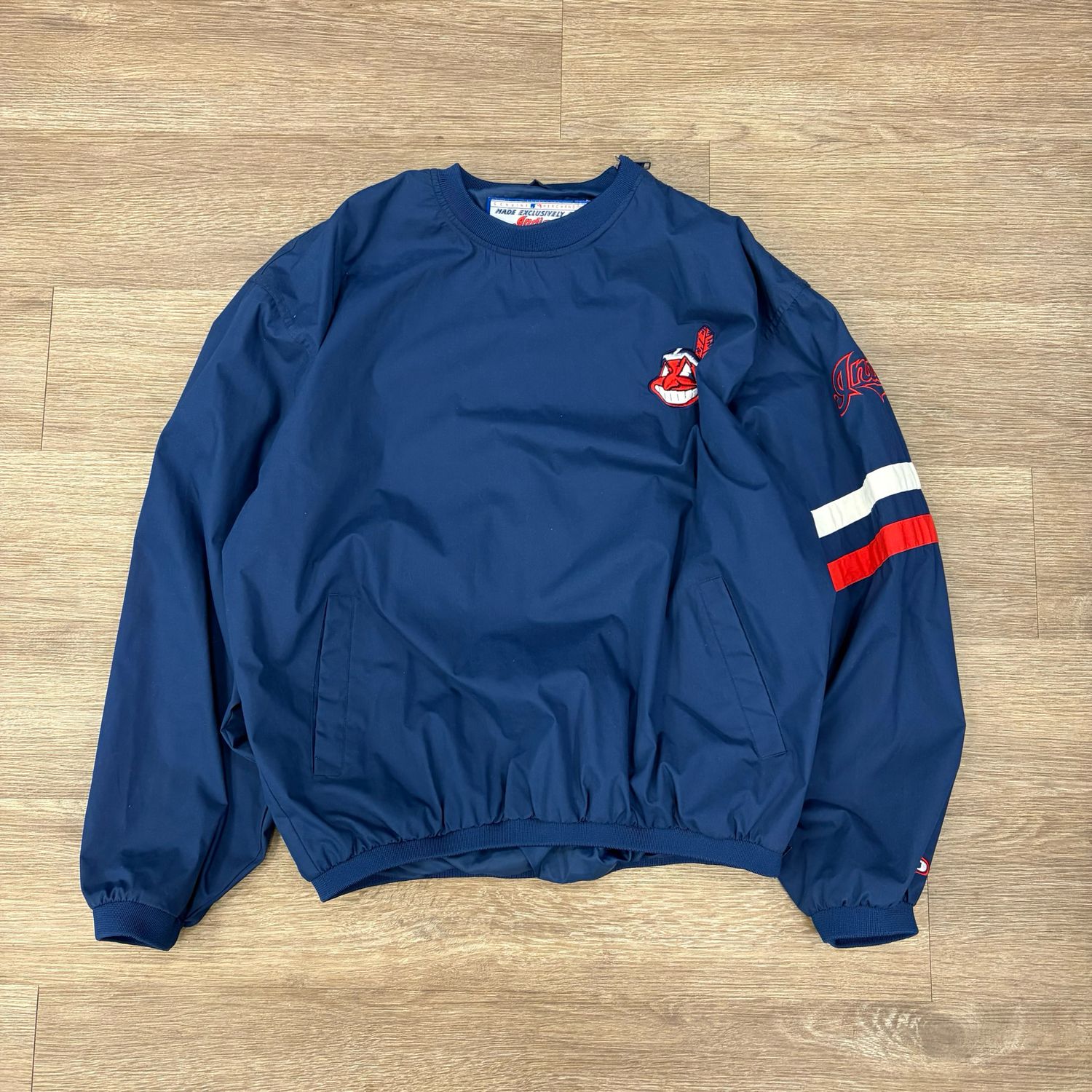 VINTAGE CLEVELAND INIDANS PULLOVER NAVY SIZE M