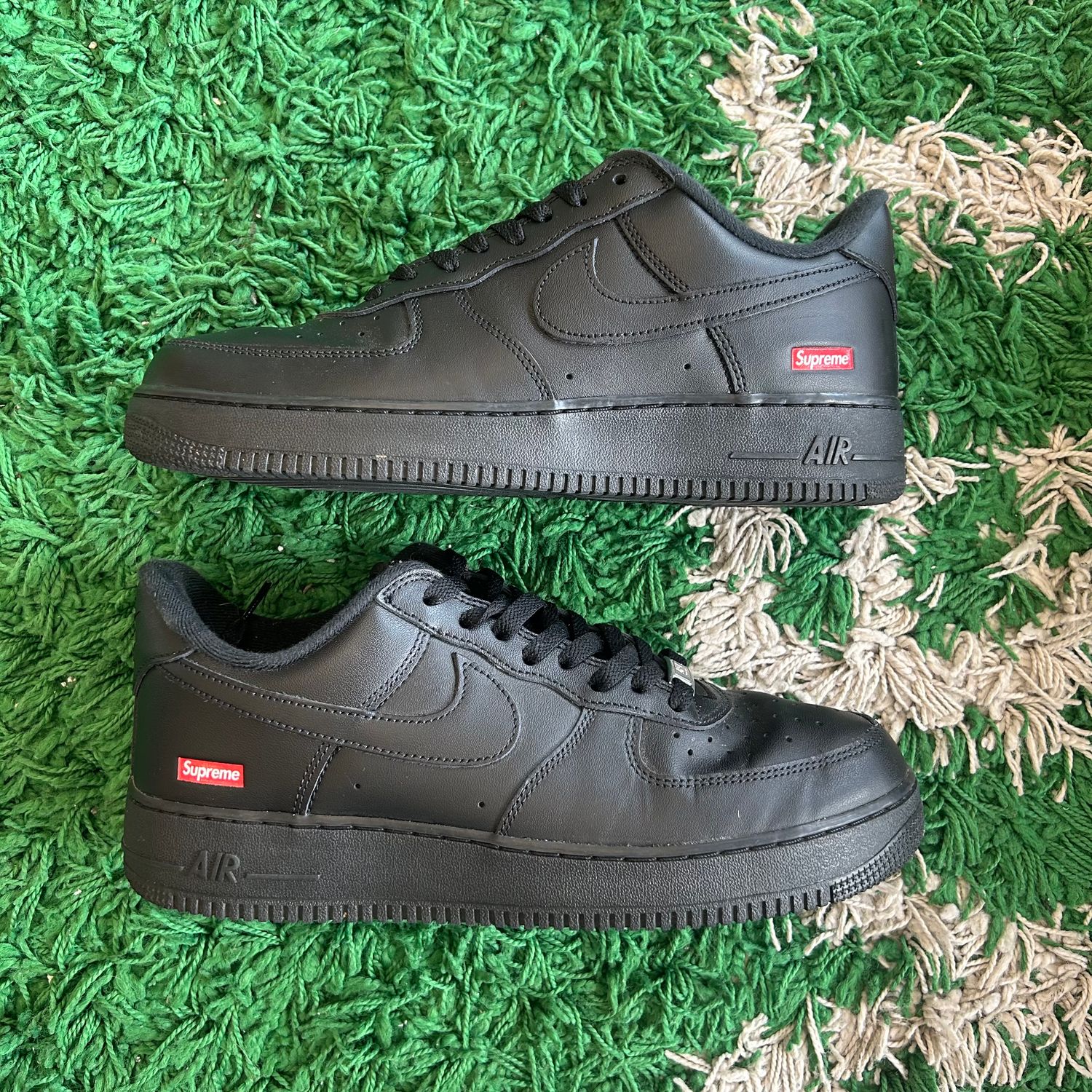 PO NB NIKE AIR FORCE 1 LOW SUPREME BLACK (SX) SIZE 10