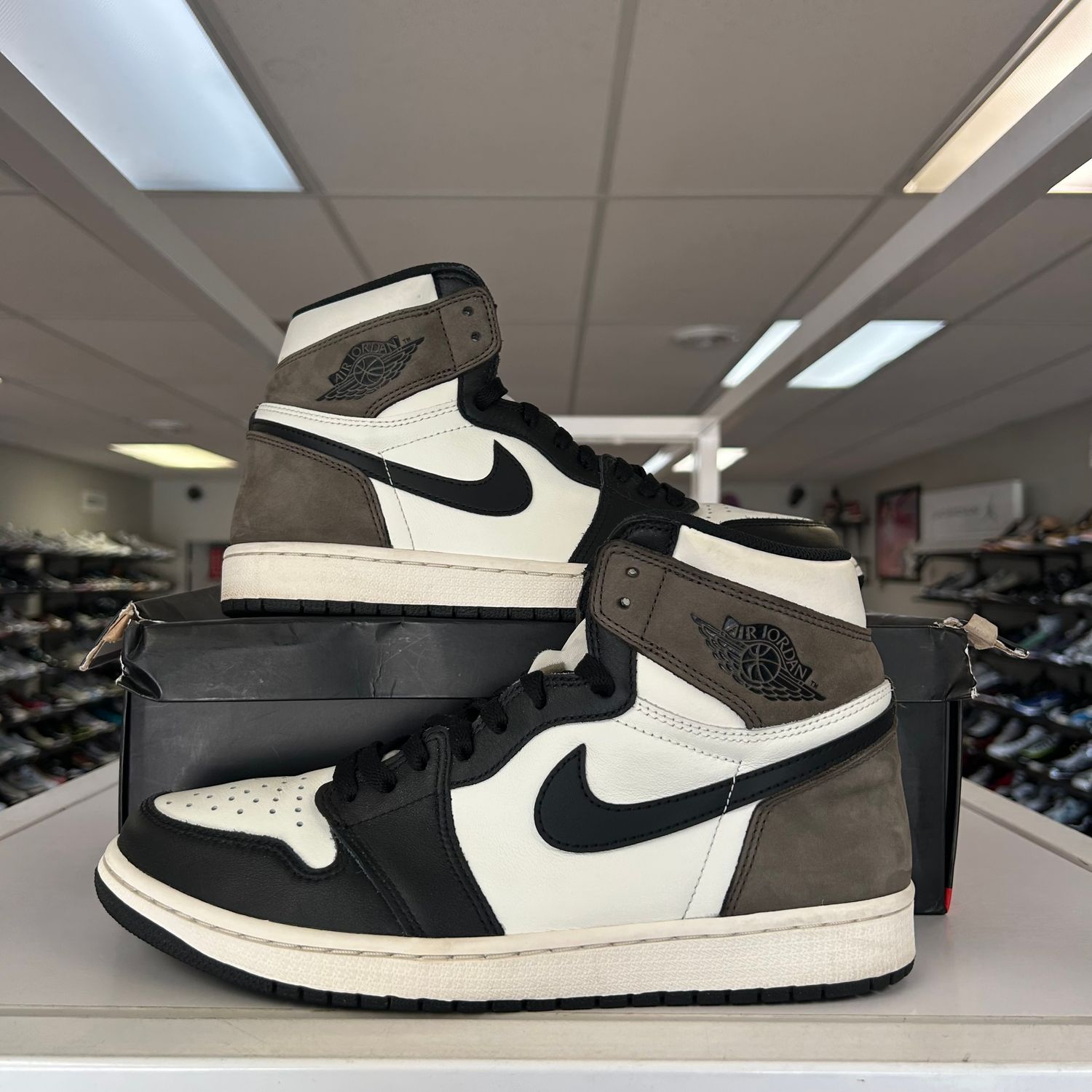 PO2 AIR JORDAN 1 RETRO OG MOCHA (SX) SIZE 10