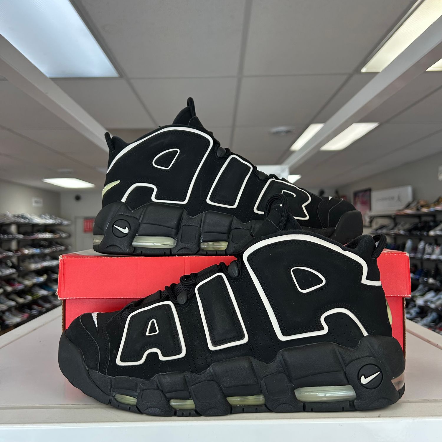 PO NIKE AIR MORE UPTEMPO BLACK WHITE (SX) SIZE 11