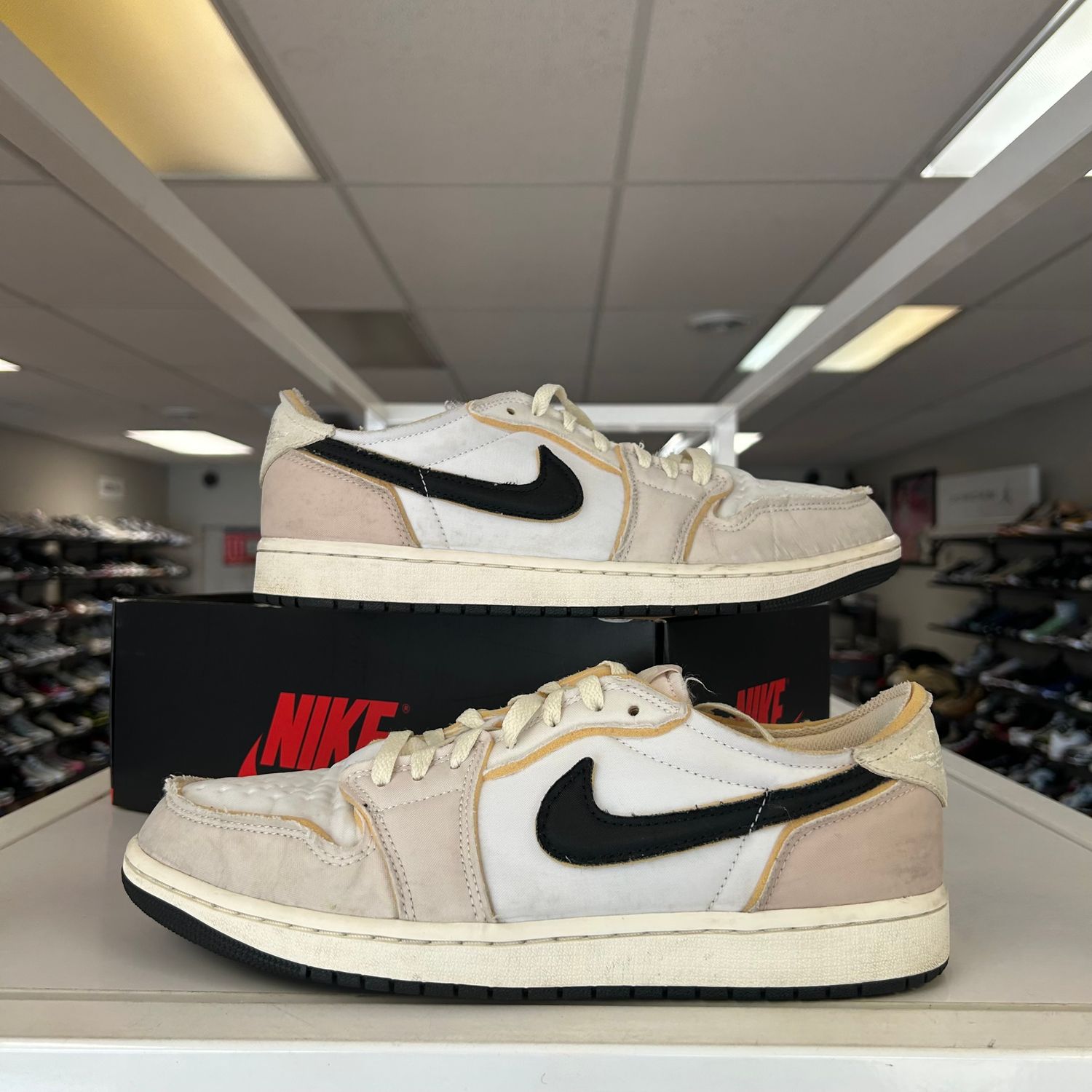 PO2 (NO LID) AIR JORDAN 1 LOW COCONUT MILK (SX) SIZE 10.5