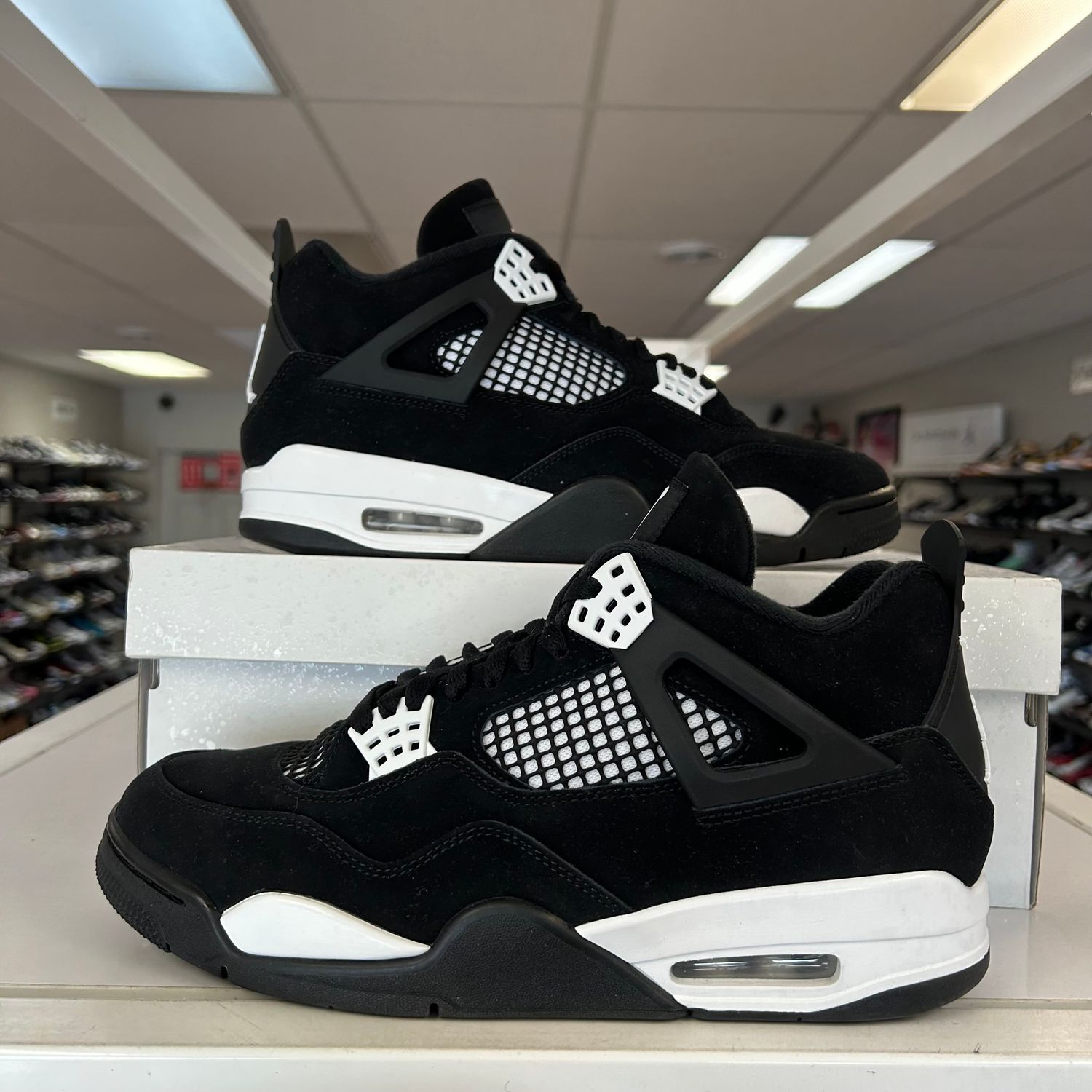 PO3 AIR JORDAN 4 WHITE THUNDER (SX) SIZE 10