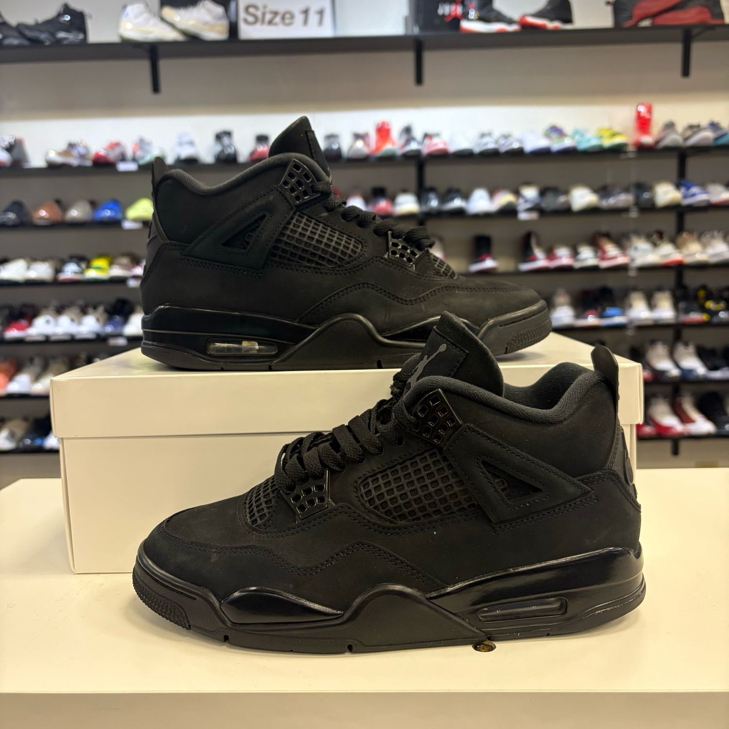 PO NB JORDAN 4 RETRO BLACK CAT (2025) SIZE 8.5