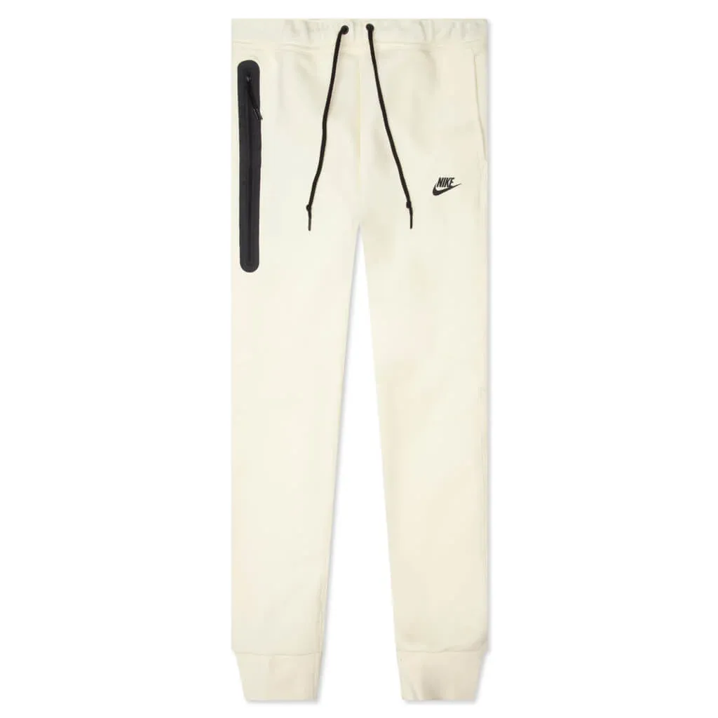NEW NIKE TECH FLEECE PANTS COCONUT MILK SIZE M