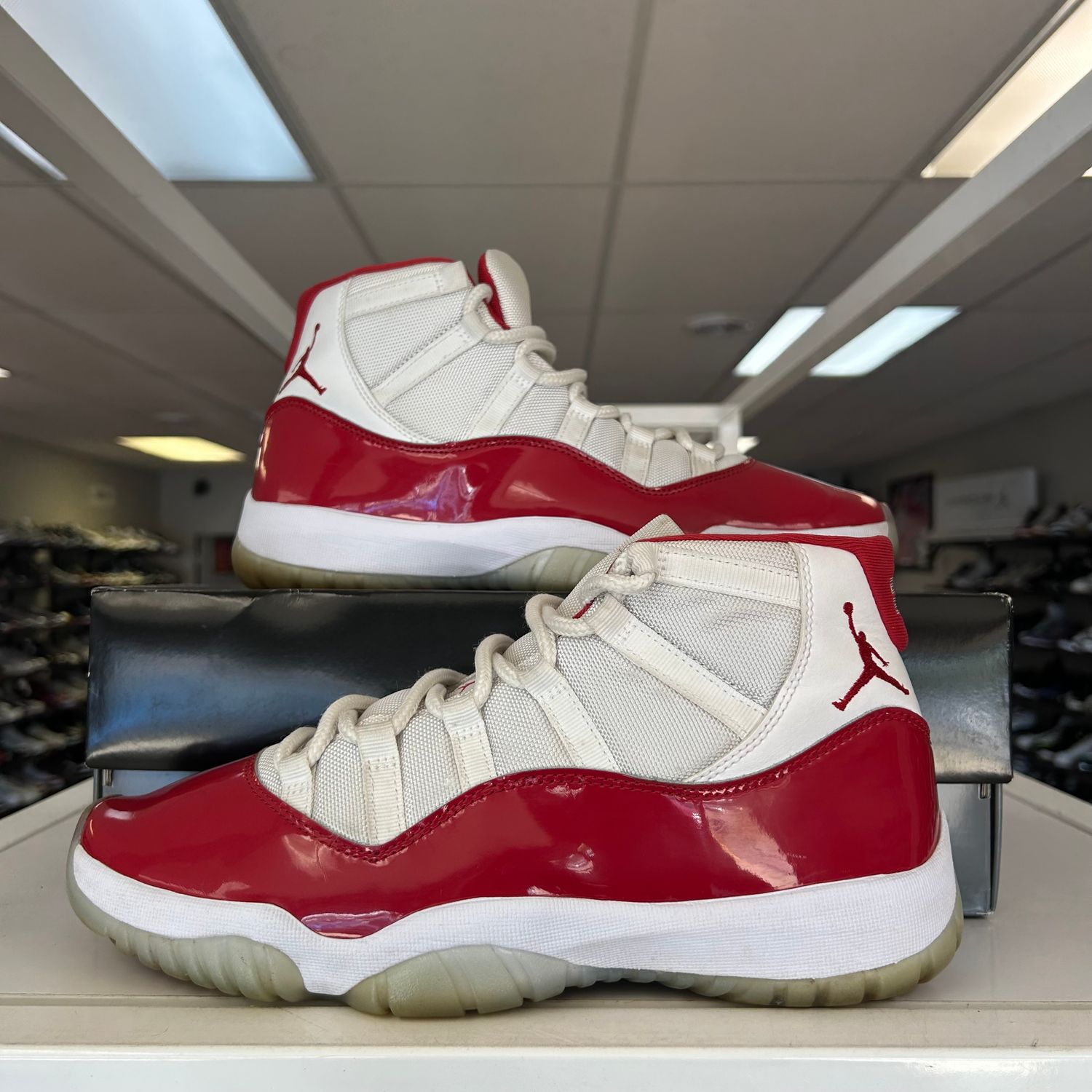 PO5 AIR JORDAN 11 CHERRY (SX) SIZE 10.5