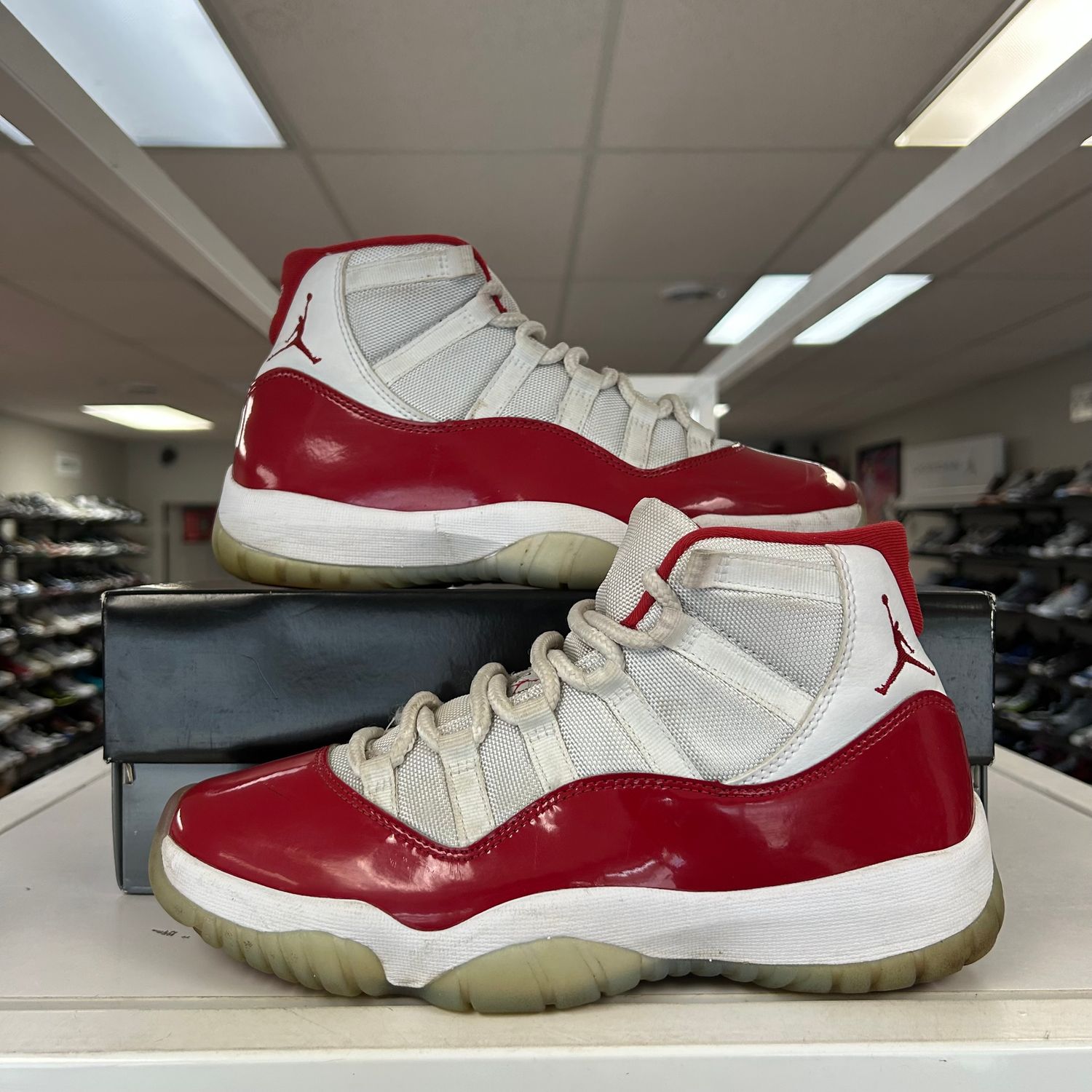 PO4 AIR JORDAN 11 CHERRY (SX) SIZE 8.5