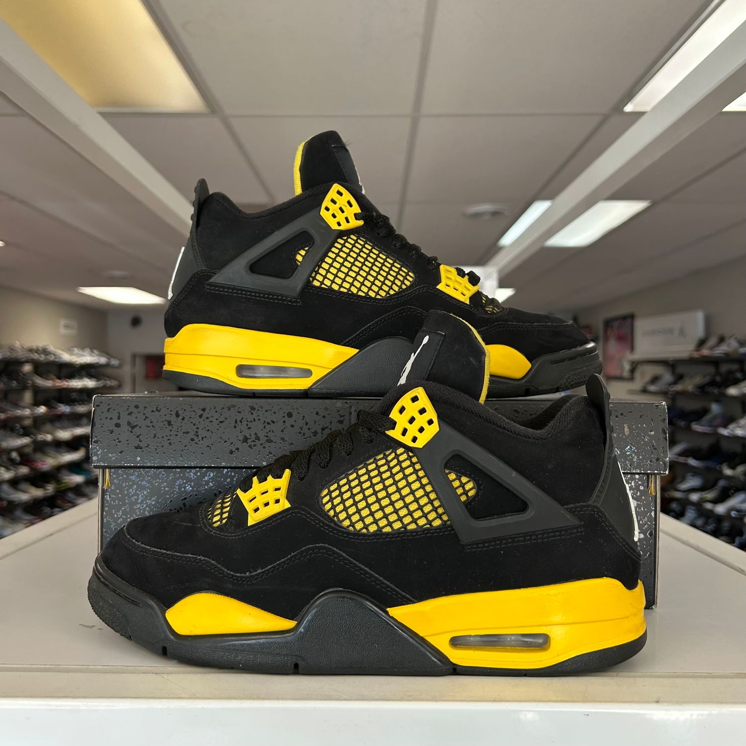 PO3 AIR JORDAN 4 THUNDER (SX) SIZE 9