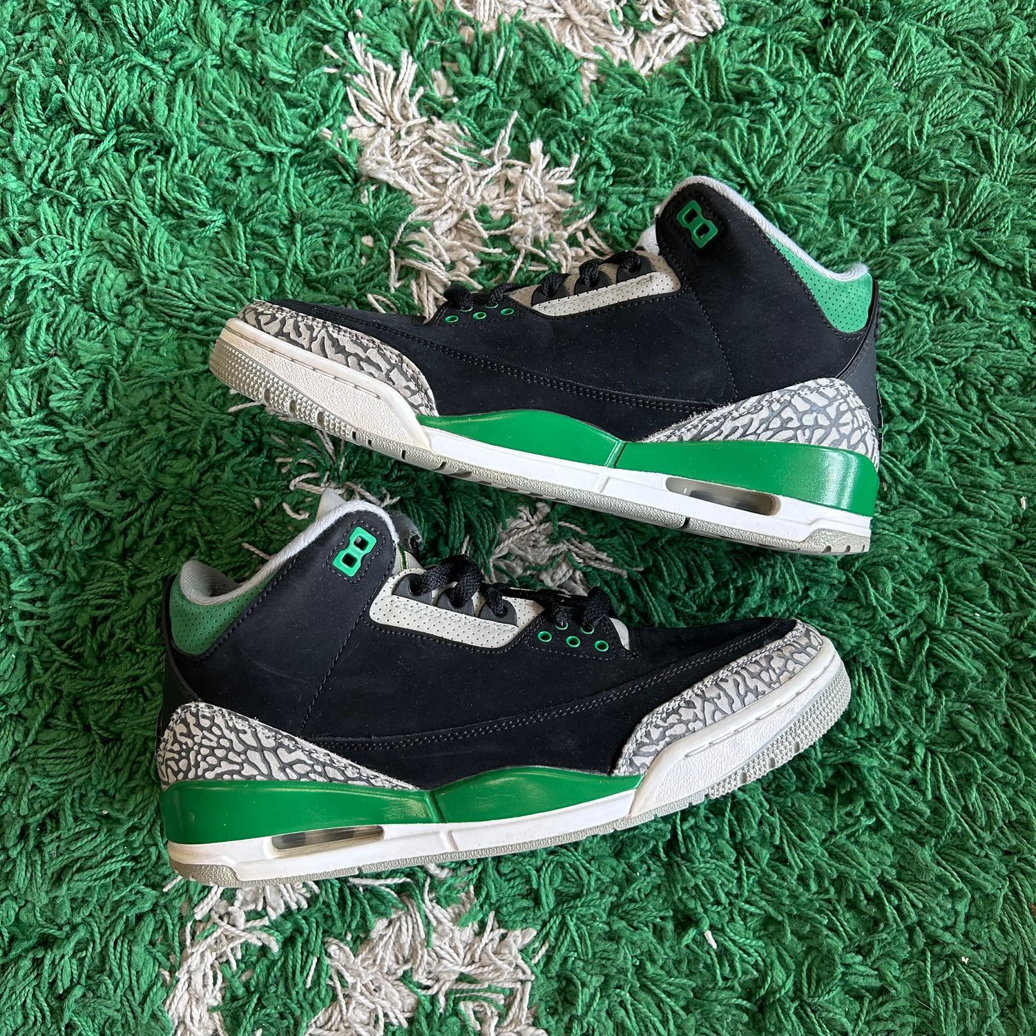 PO NB JORDAN 3 PINE GREEN (SX) SIZE 9