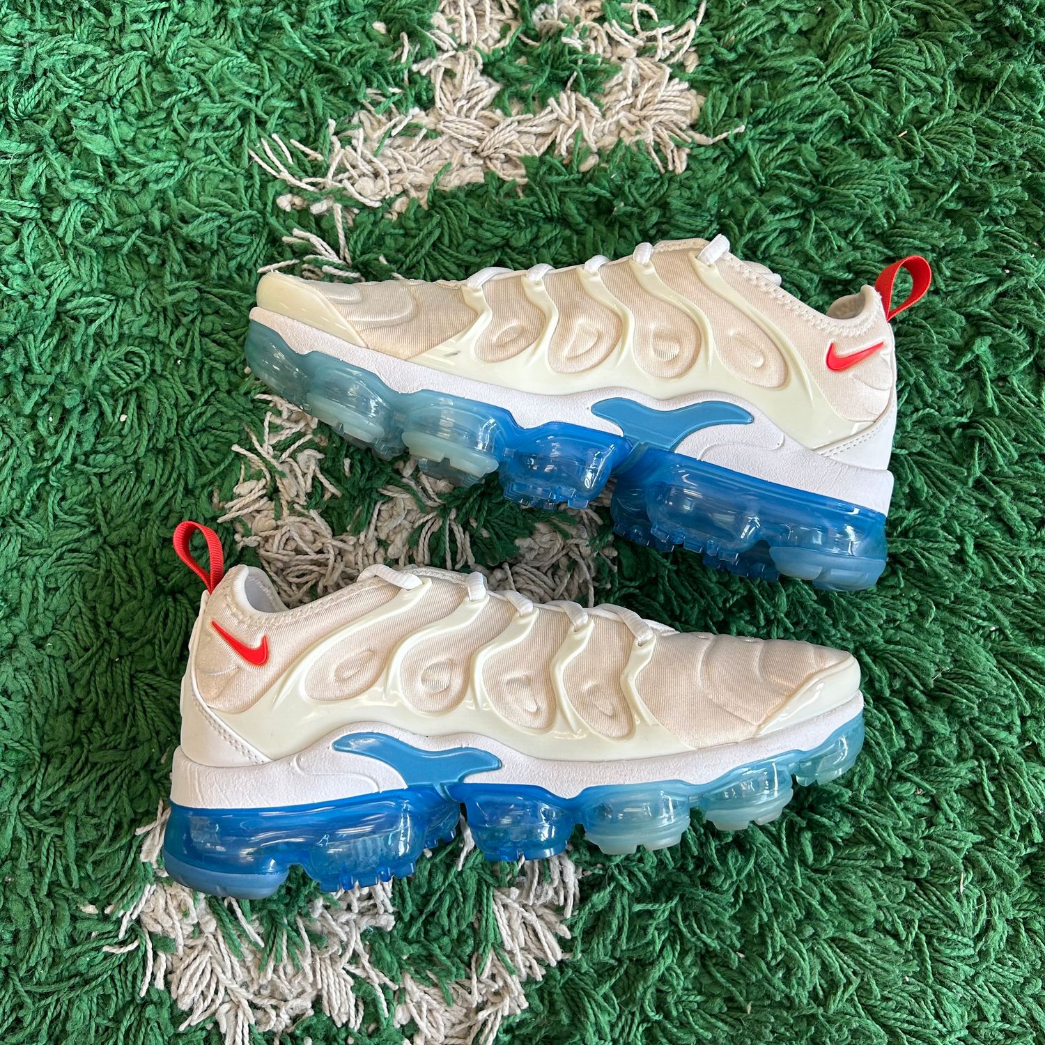 PO NB NIKE AIR VAPORMAX PLUS WHITE RED BLUE (SX) SIZE 6.5