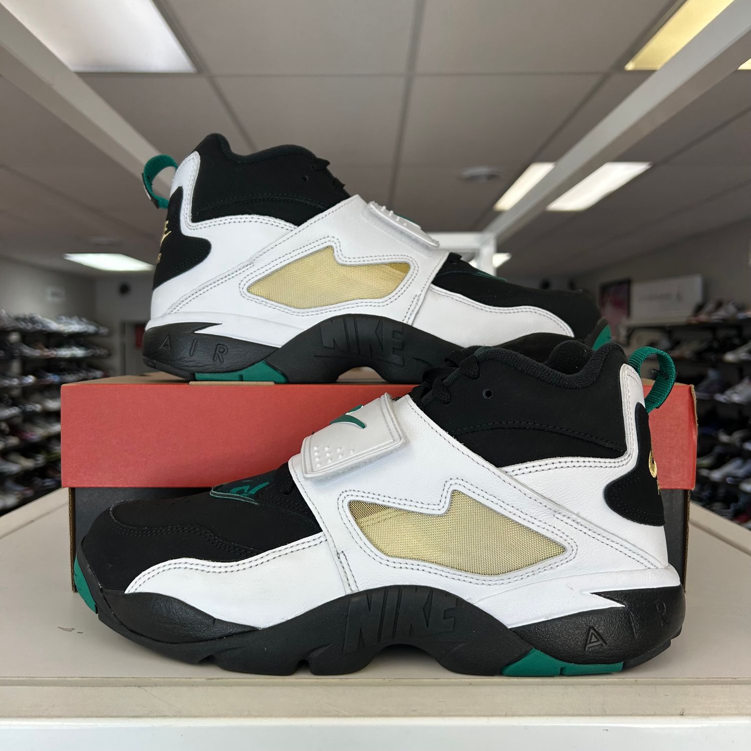 PO NIKE AIR DIAMOND TURF 93 EMERALD (SX) SIZE 11
