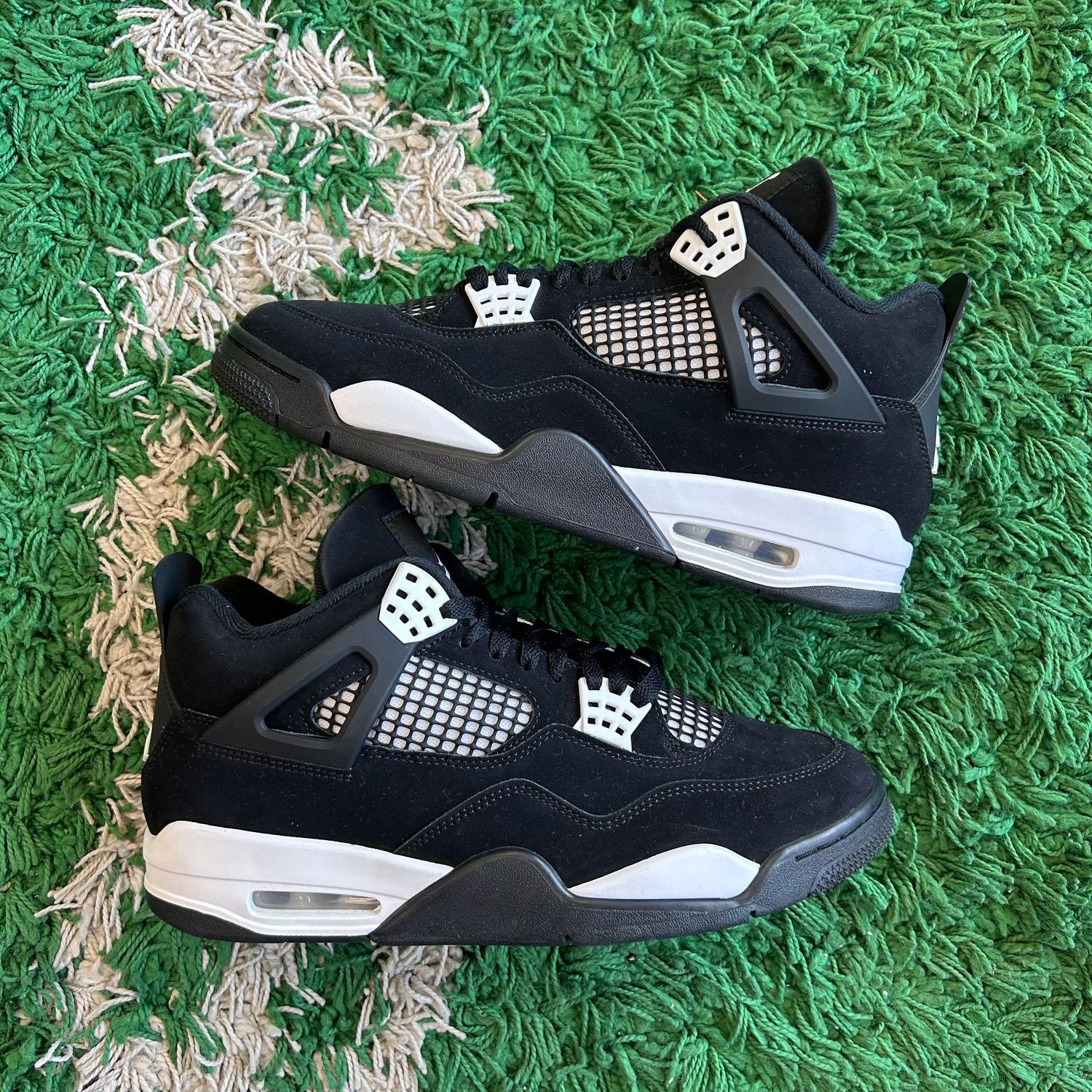 PO NB2 AIR JORDAN 4 WHITE THUNDER (SX) SIZE 10