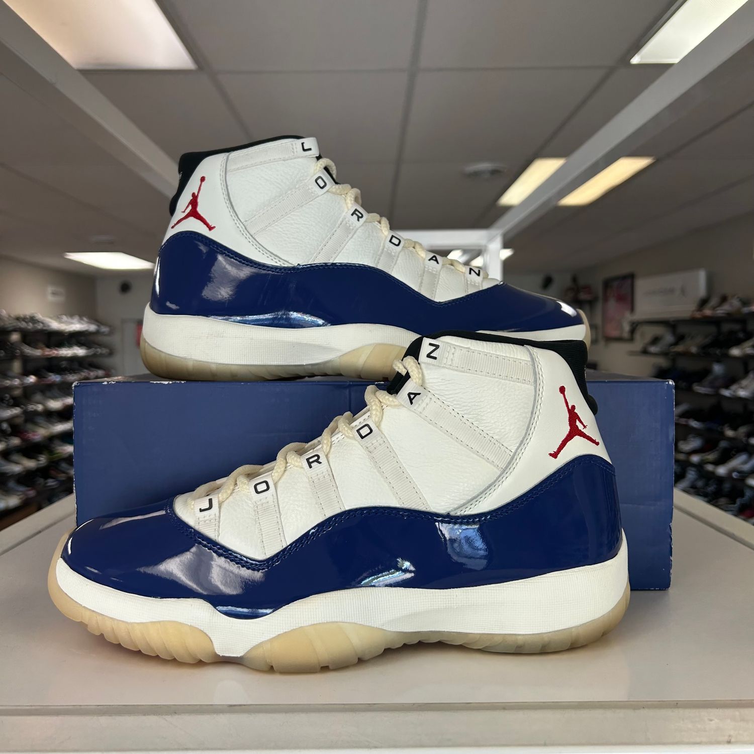 PO AIR JORDAN 11 RETRO RARE AIR (SX) SIZE 10