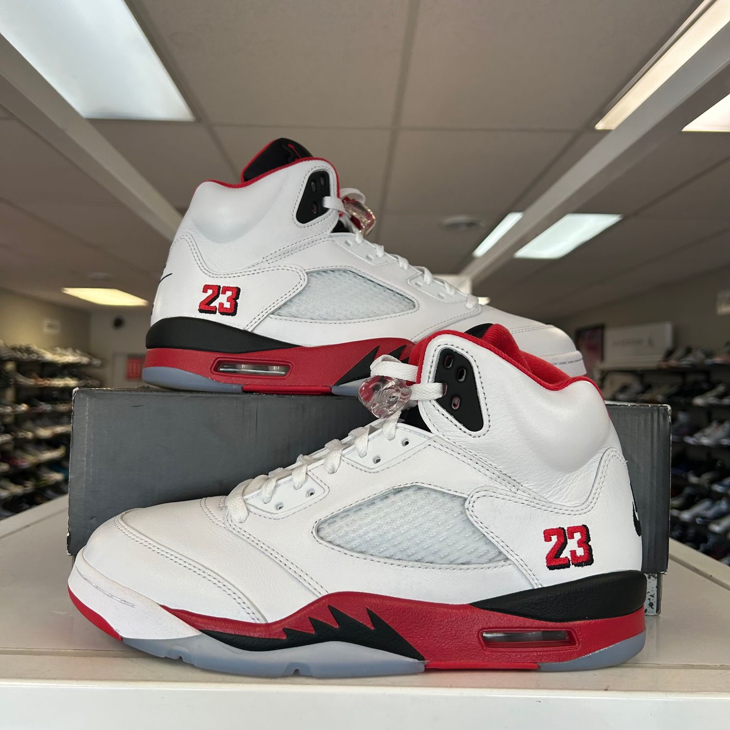 PO2 AIR JORDAN 5 FIRE RED BLACK TONGUE (2025) (SX) SIZE 10