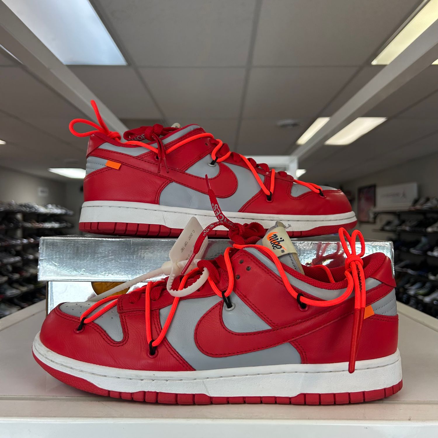 PO2 NIKE DUNK LOW OFF WHITE UNIVERSITY RED (SX) SIZE 11