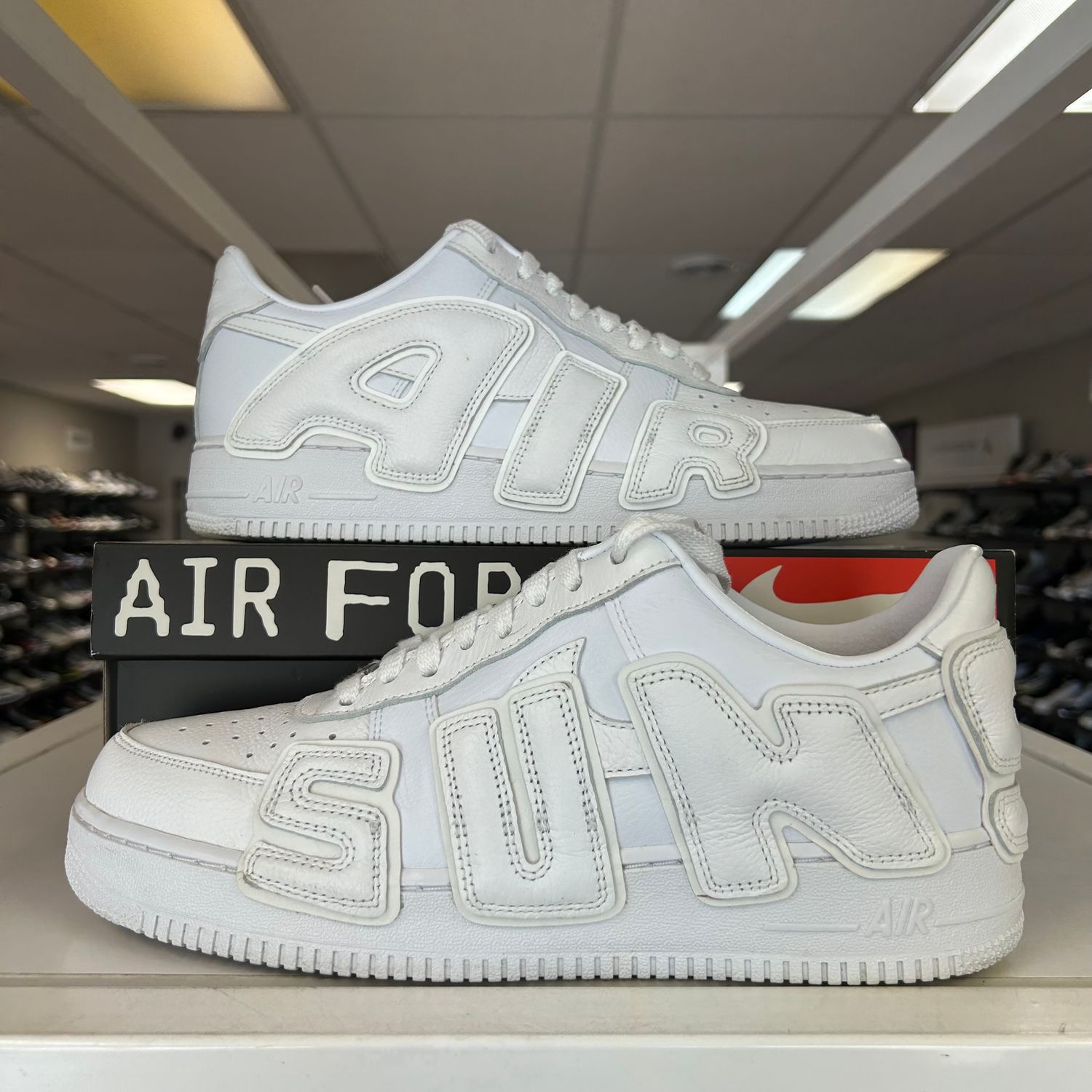PO NIKE AIR FORCE 1 LOW CACTUS FLEA PLANT MARKET WHITE (SX) SIZE 10.5