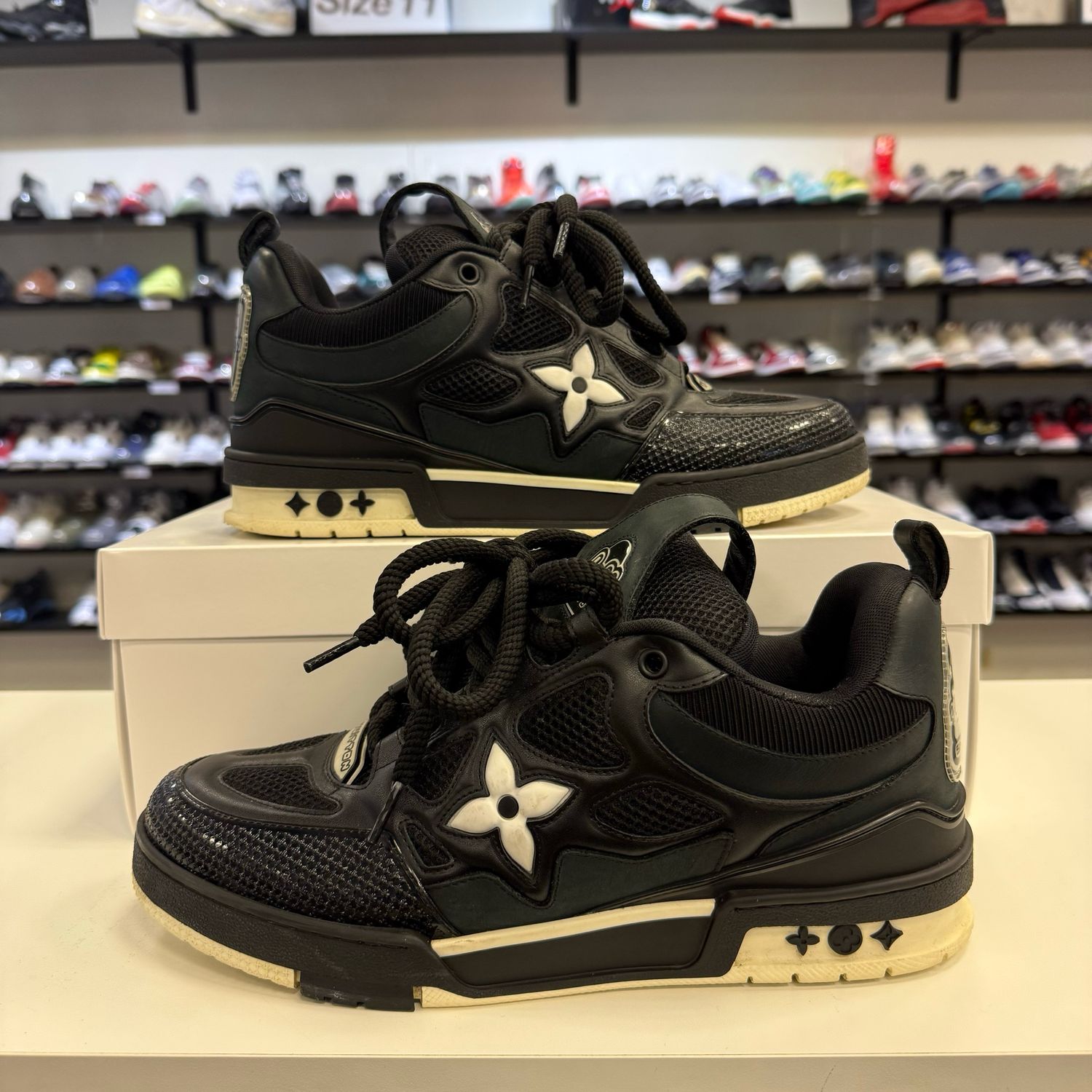 PO NB LOUIS VUITTON LV SKATE SNEAKER BLACK WHITE SIZE 8 LV / 9 MENS