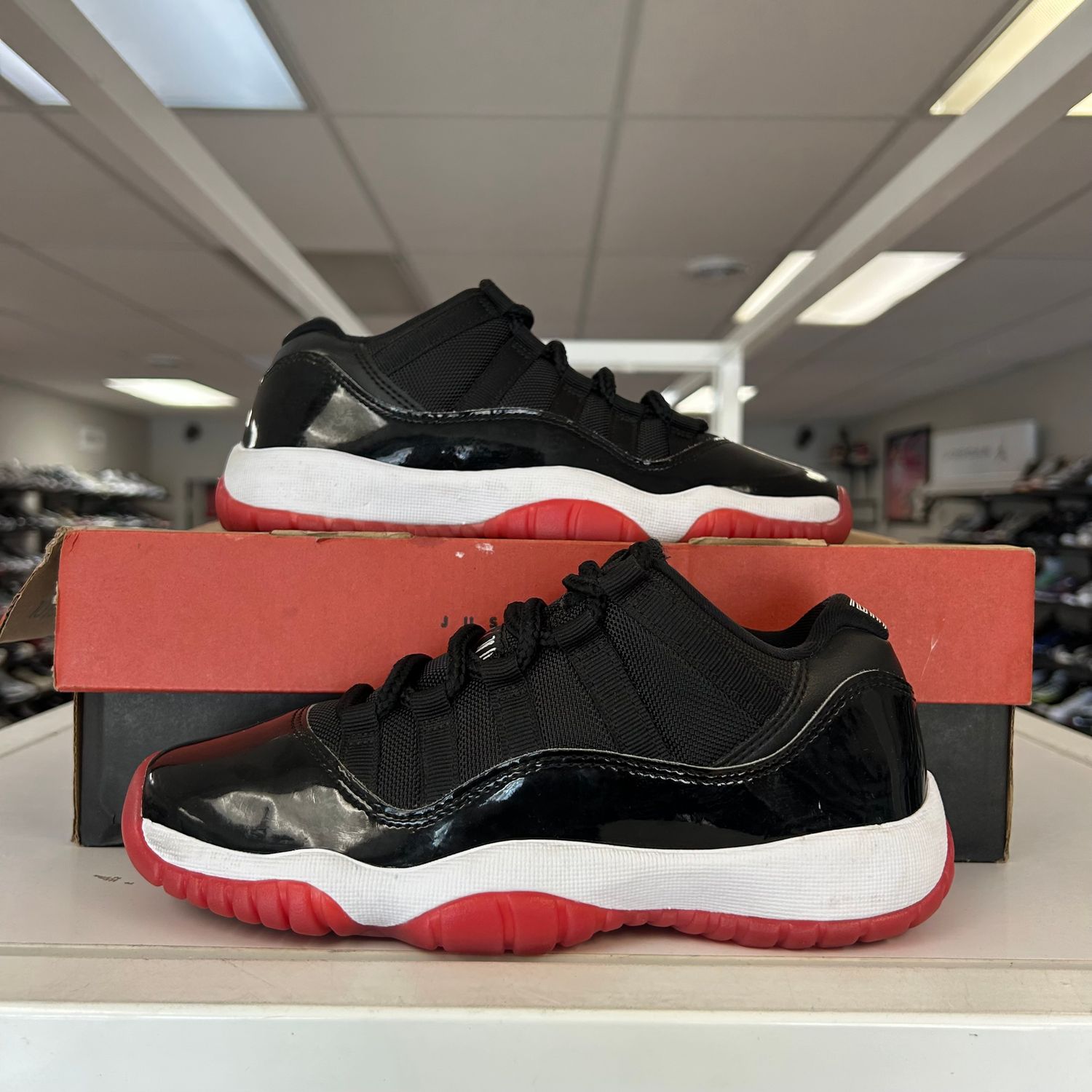 PO AIR JORDAN 11 RETRO LOW BRED (GS) (2025) (SX) SIZE 4Y