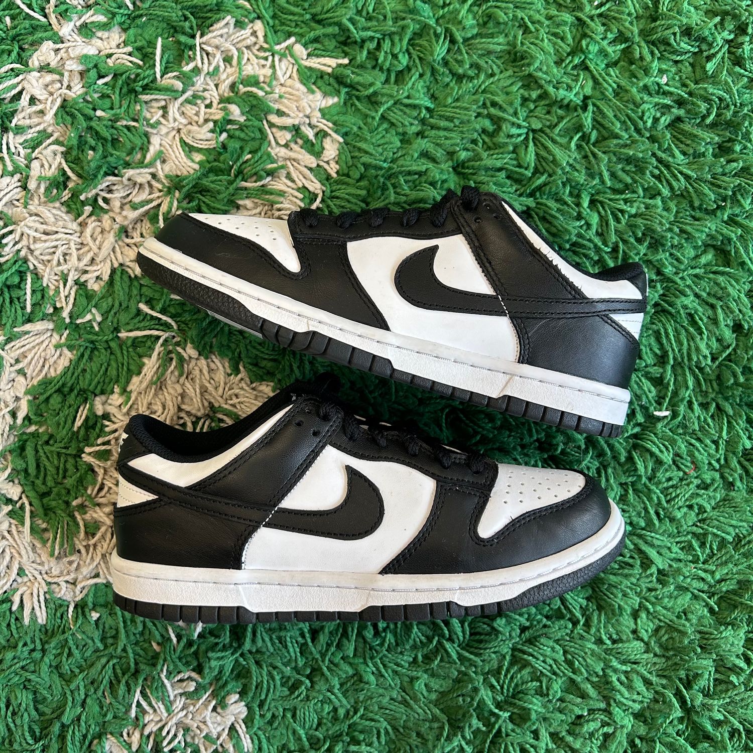 PO NB NIKE DUNK LOW PANDA (SX) SIZE 4.5Y