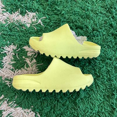 PO ADIDAS YEEZY SLIDE GLOW GREEN (2022) (KIDS) (SX) SIZE 3
